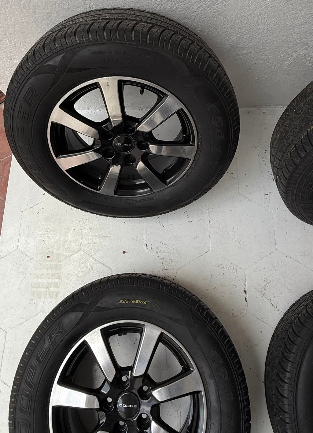 4 Rines y Llantas 16” Dodge Caravan, Voyager, Nitro, Jeep Liberty, Compass y Patriot – 5×114