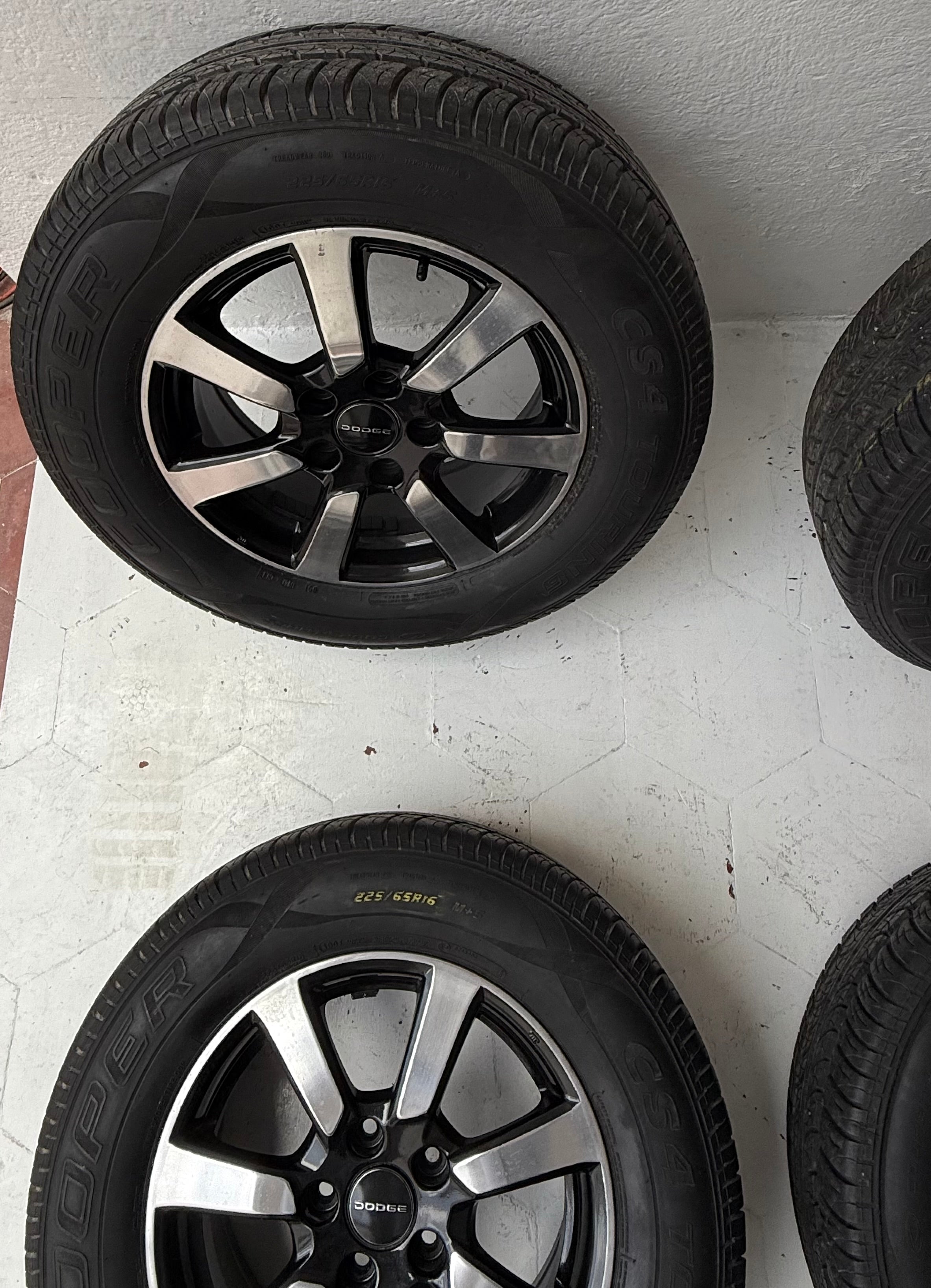 4 Rines y Llantas 16” Dodge Caravan, Voyager, Nitro, Jeep Liberty, Compass y Patriot – 5×114