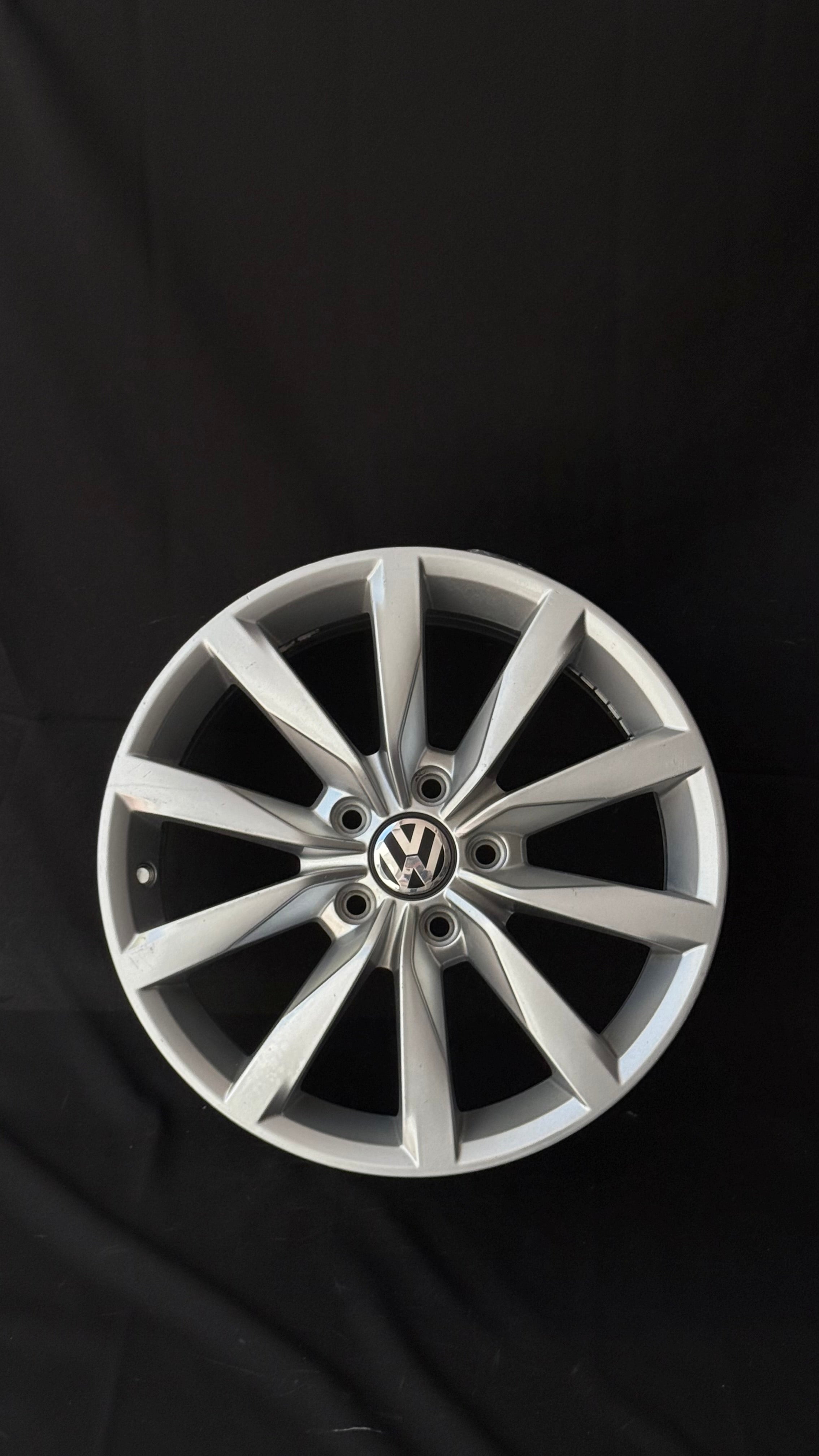 4 Rines 17” Volkswagen Golf TSI MK6 MK7 Originales Seminuevos 5x112
