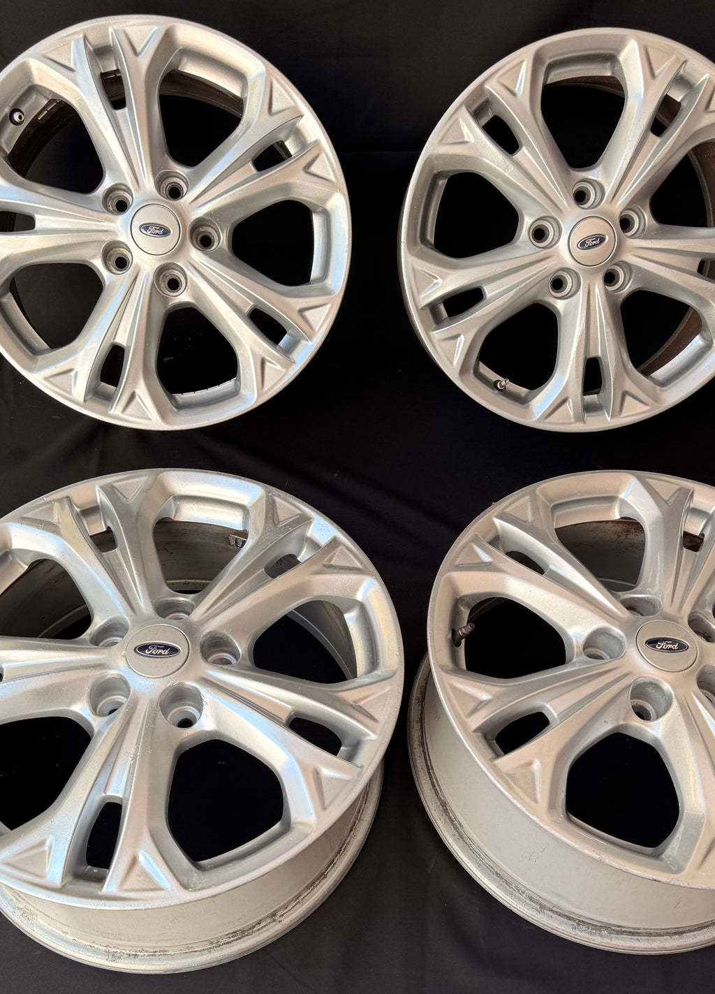 4 rines 17 pulgadas Ford Focus originales nunca reparados 5x108