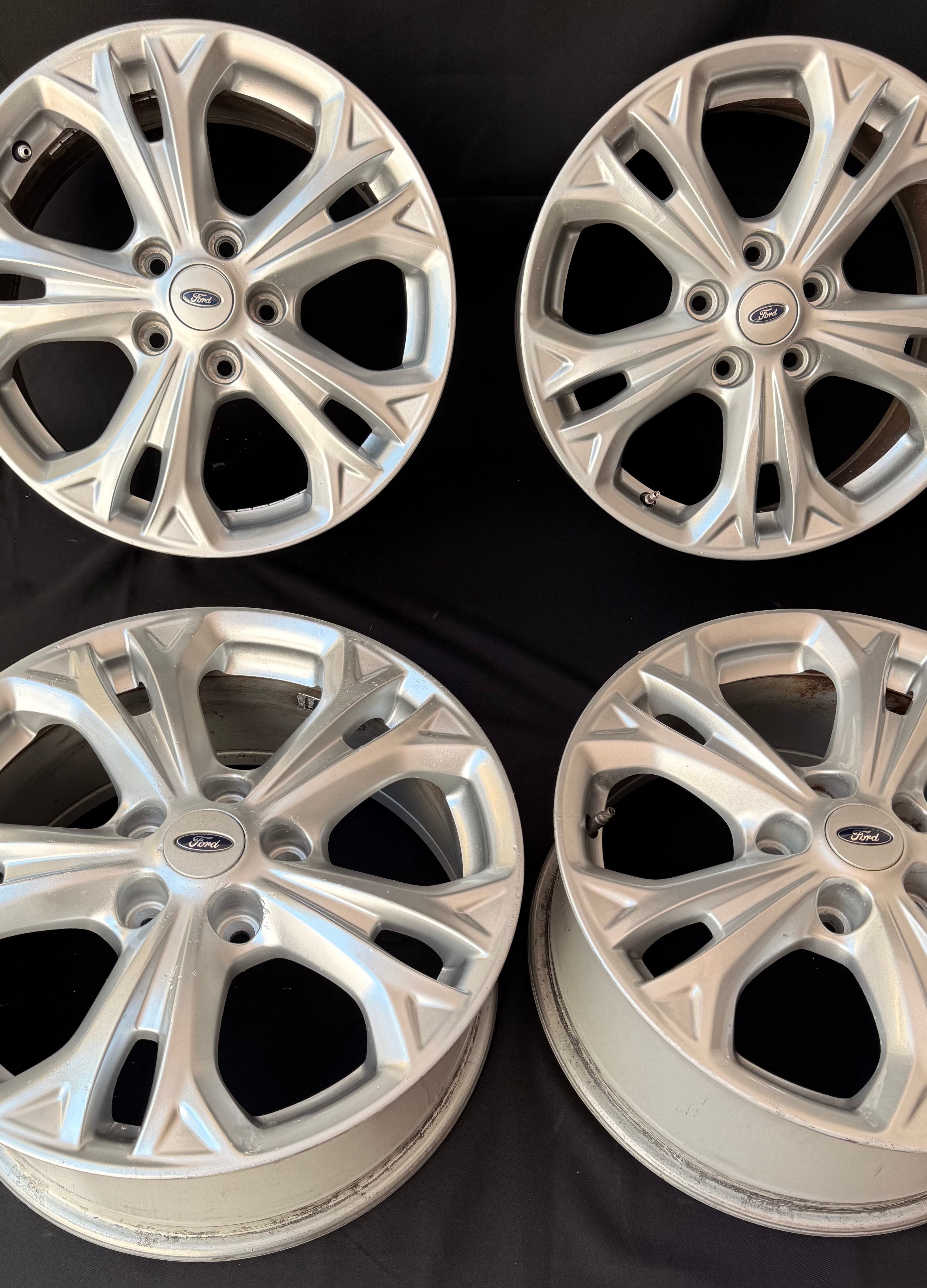 4 rines 17 pulgadas Ford Focus originales nunca reparados 5x108