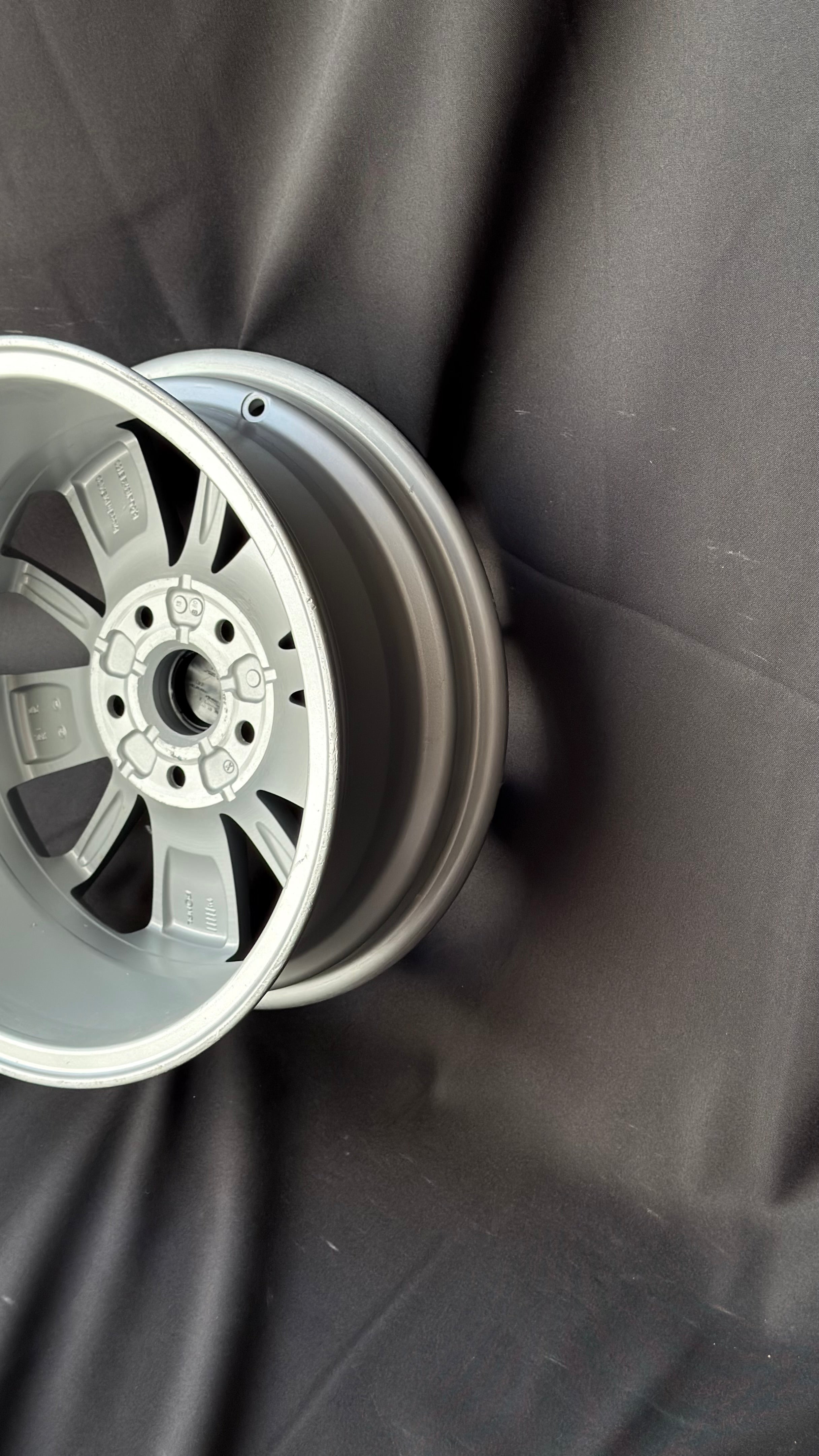 1 Rin 16” Volkswagen Golf Jetta MK6 MK7 Seminuevo 5x112