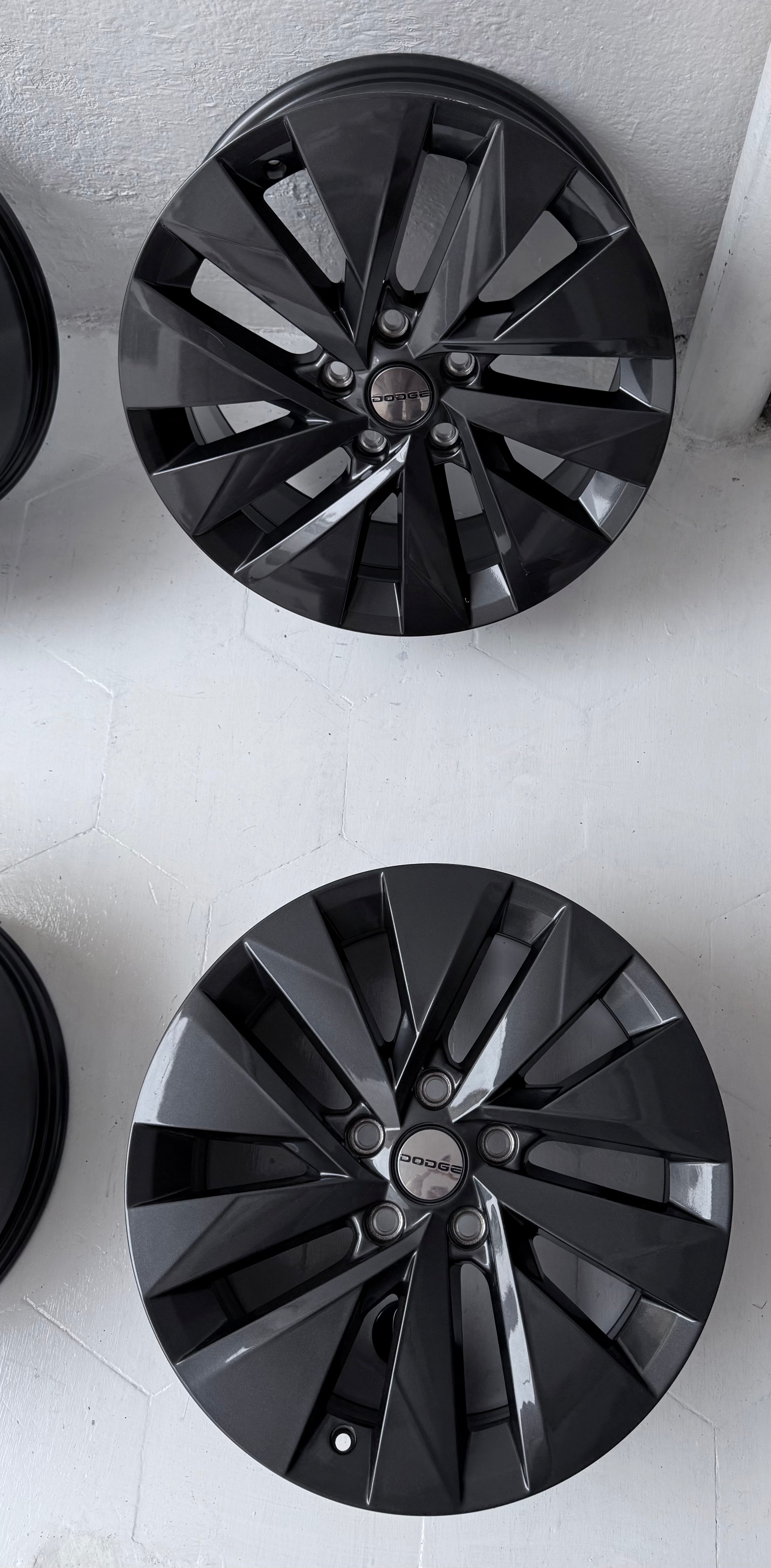 4 Rines 17” Dodge Voyager, Caravan, Nitro, Avenger, 300C y Jeep – 5×114 Nuevos