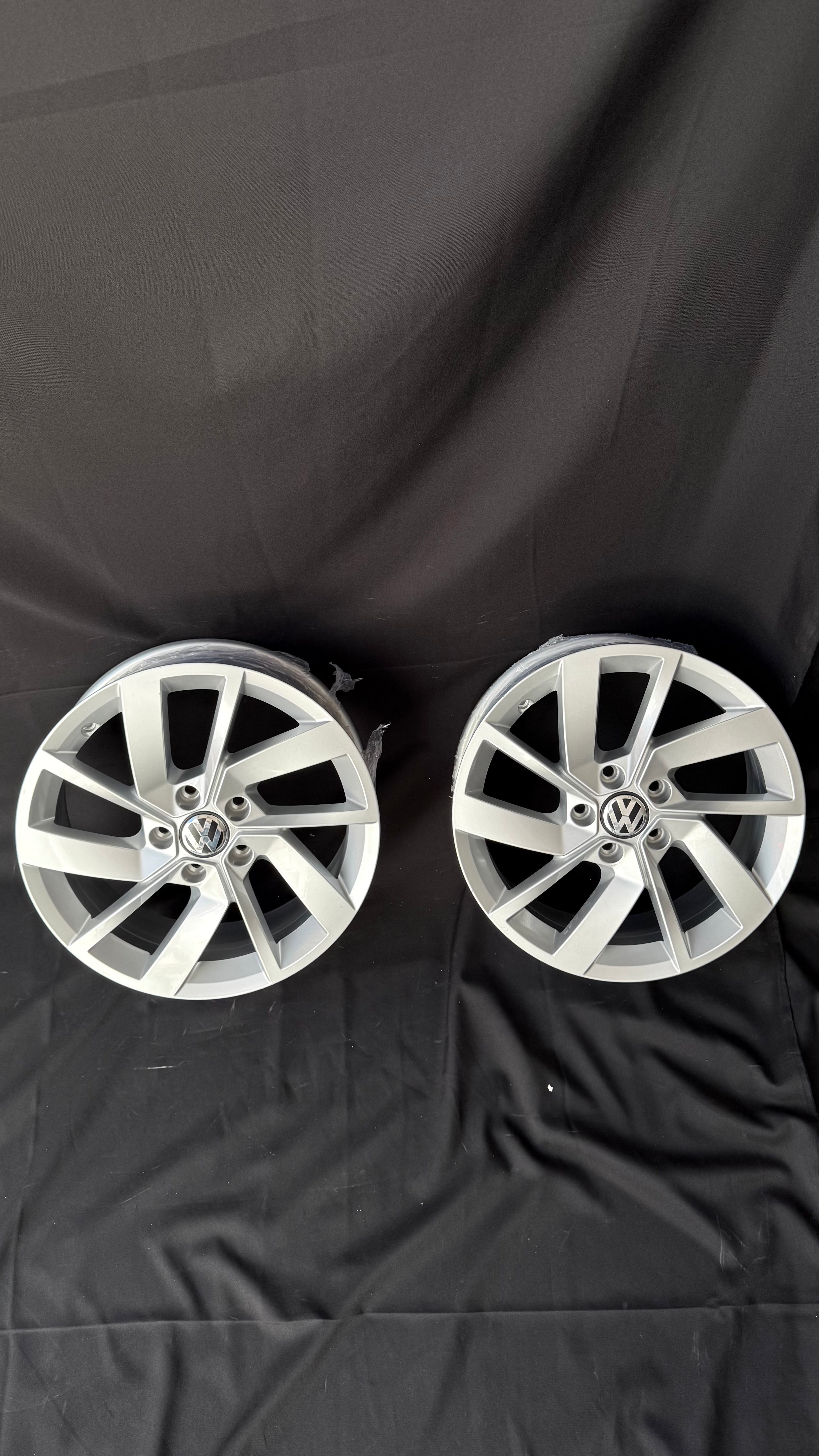 4 Rines 17” Volkswagen Golf TSI A8 A7 Originales Nuevos