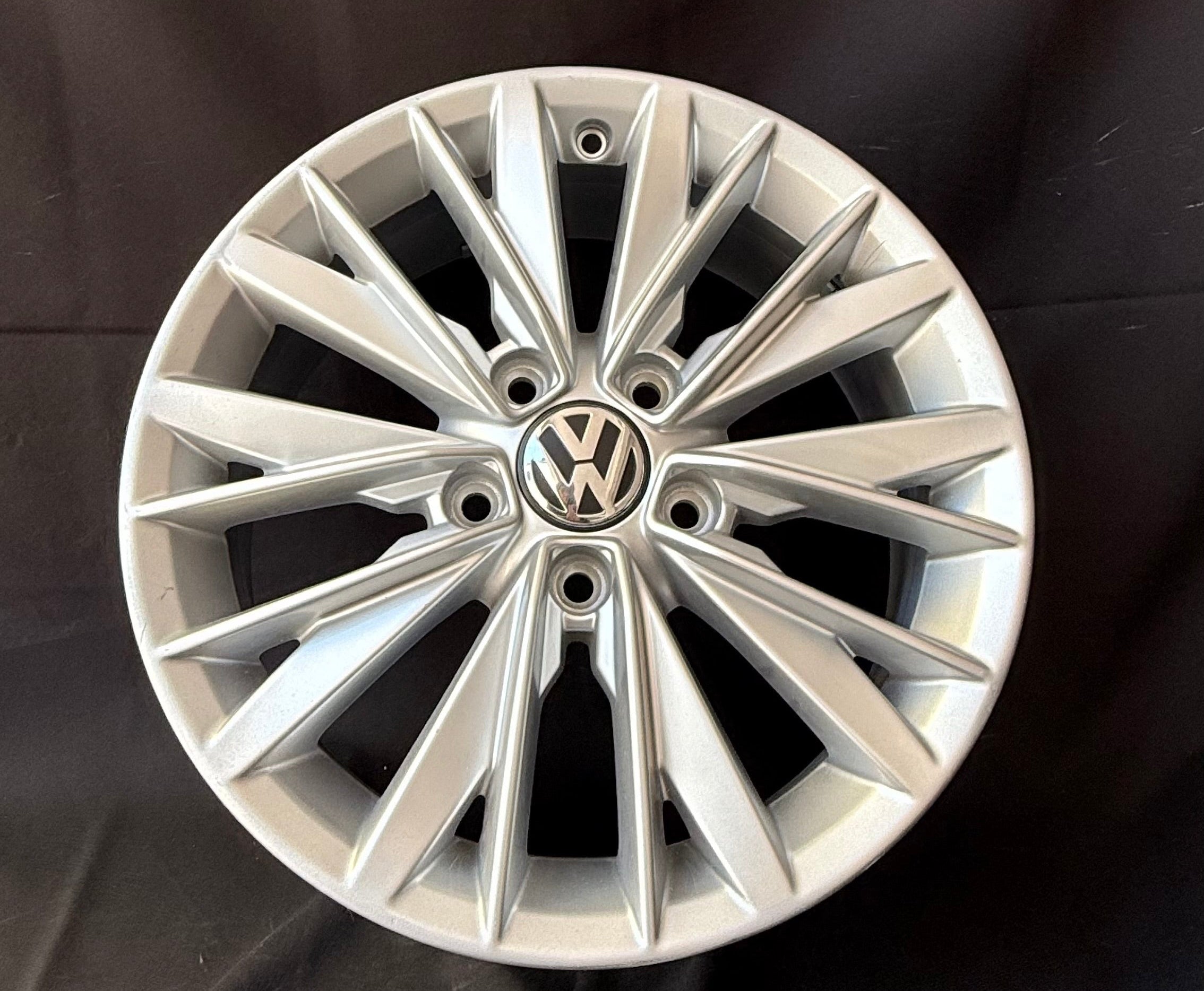 1 Rin 16” Volkswagen Jetta MK6, Jetta MK7, Tiguan, Taos, Golf, Passat y New Beetle