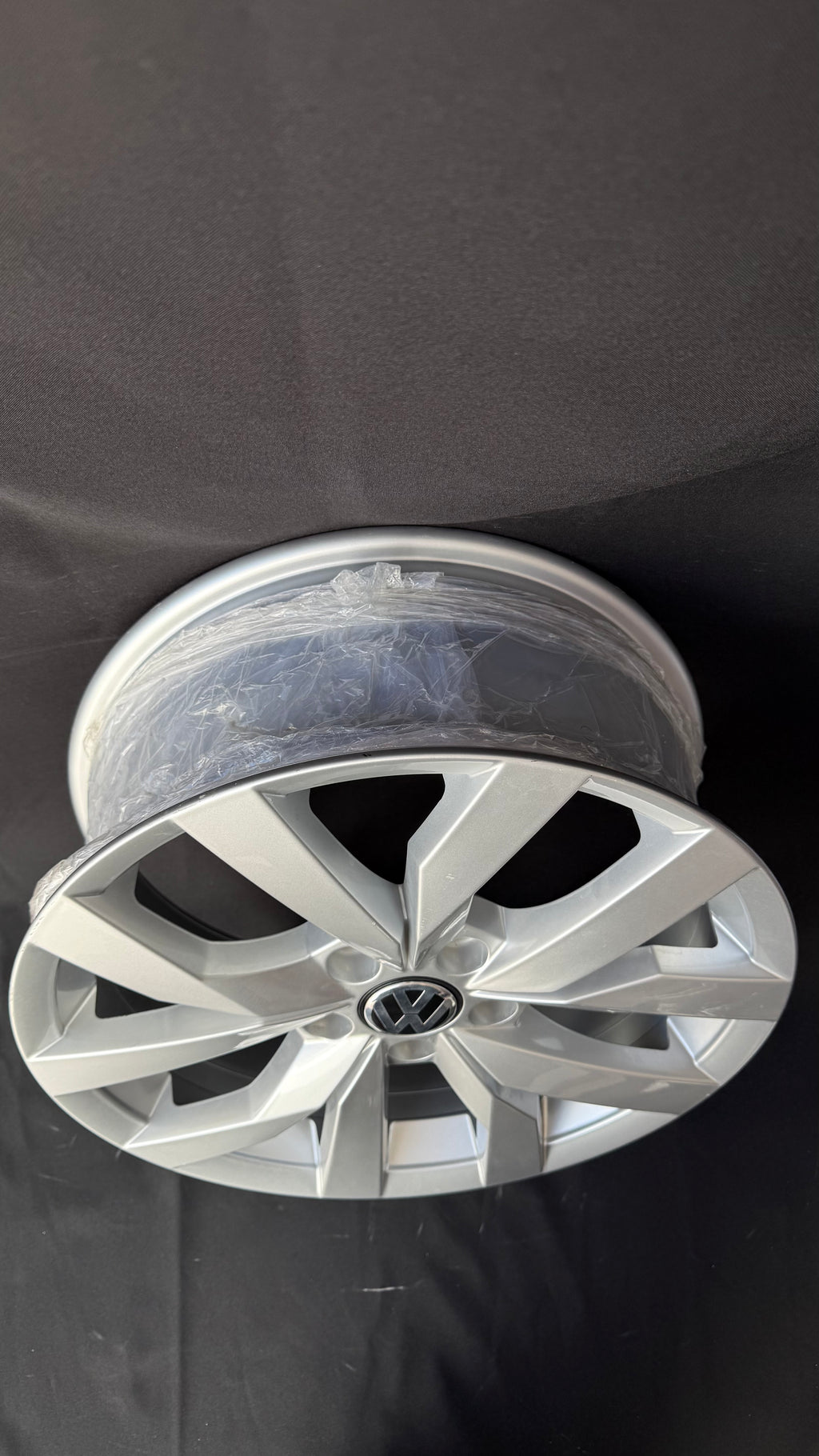 1 Rin 17” Volkswagen Golf TSI Jetta A6 A7 Original Nuevo
