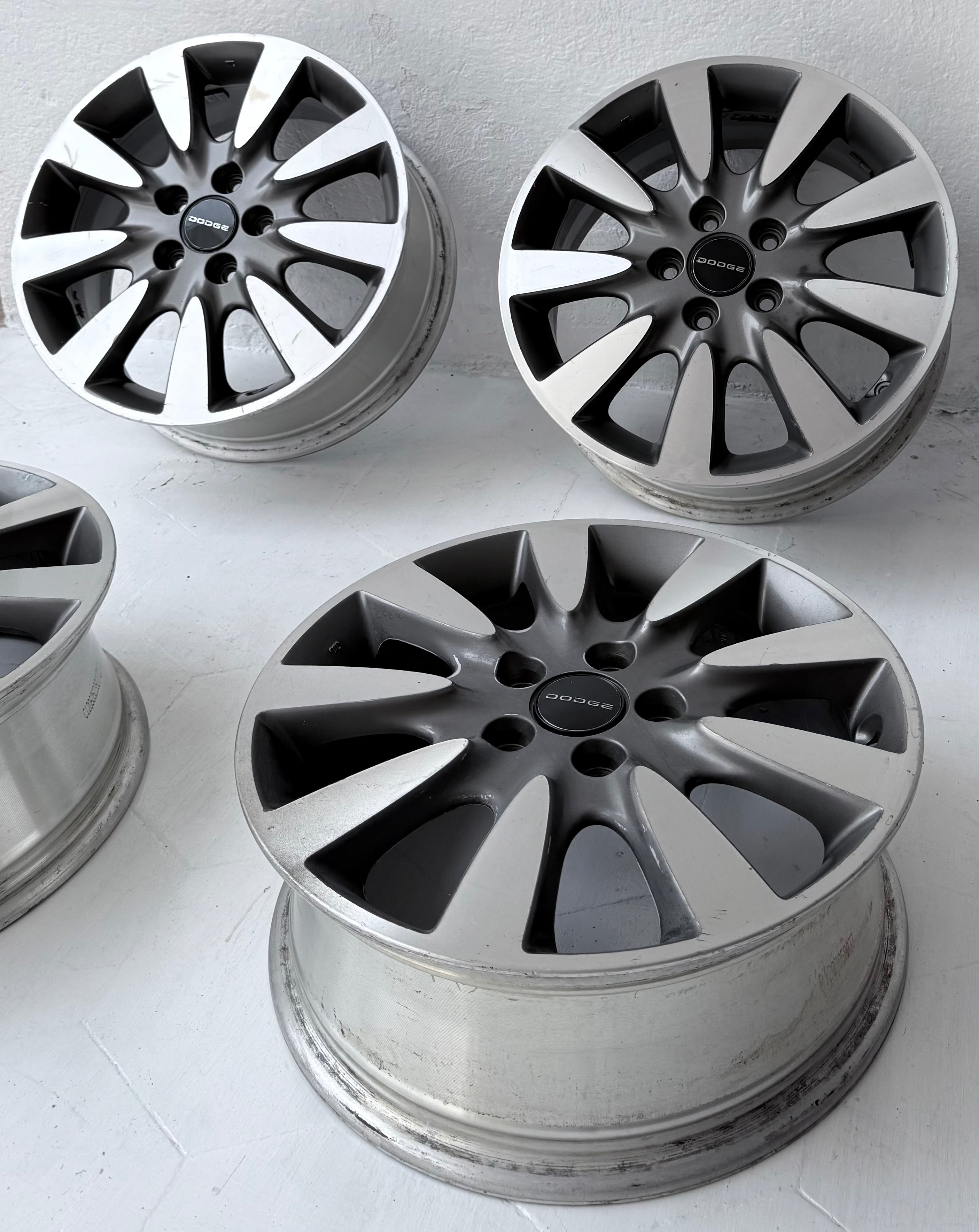 4 Rines 17” Dodge Voyager, Caravan, Nitro, Avenger y 300C – 5×114