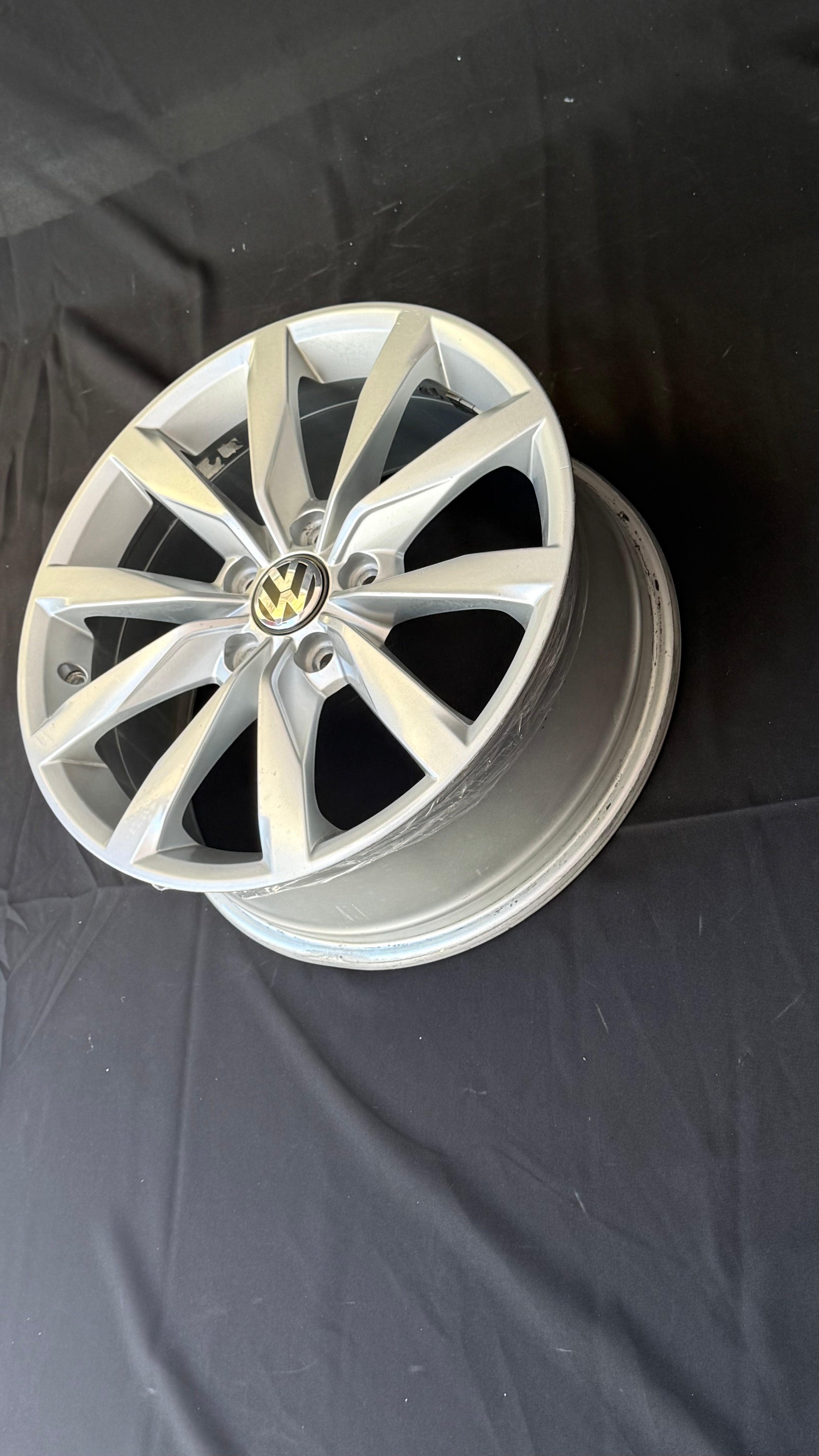 4 Rines 17” Volkswagen Golf TSI MK6 MK7 Originales Nuevos 5x112