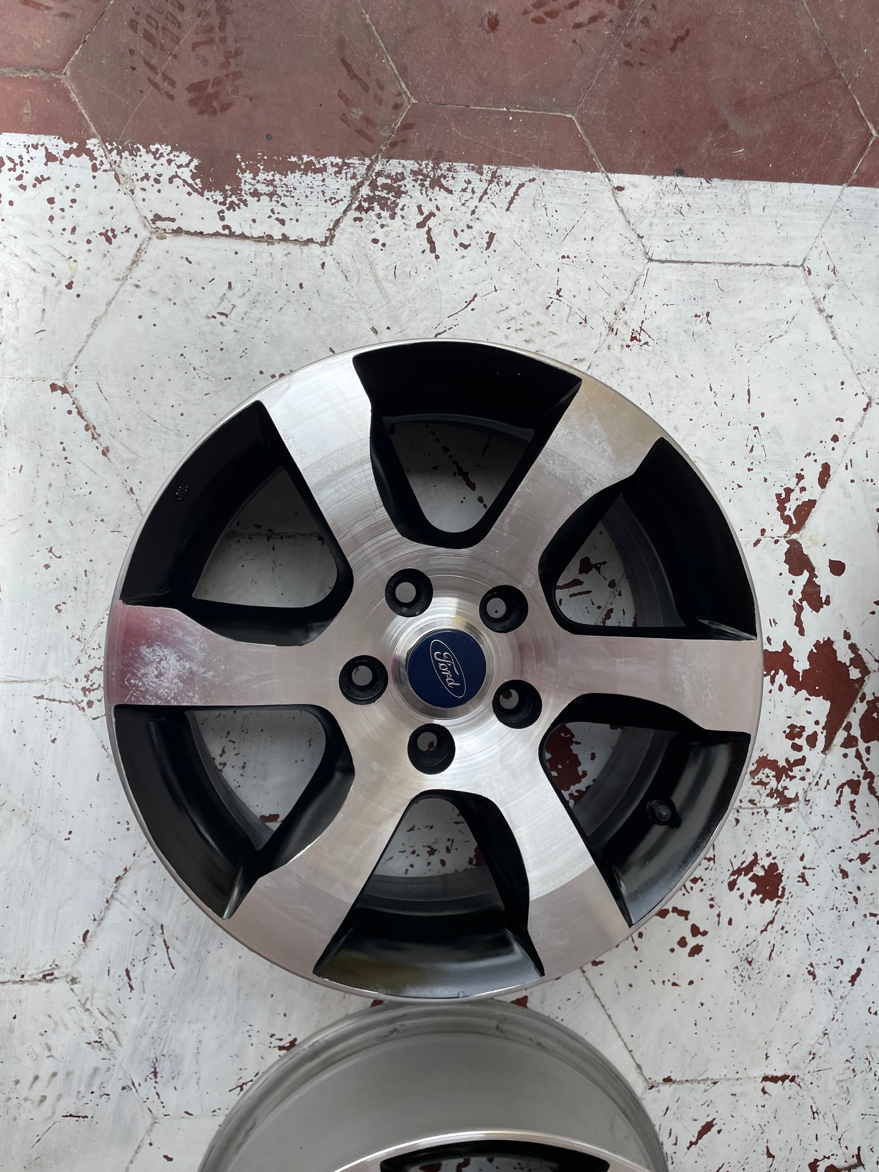 Rines de aleación para automóvil Ford Escape RANGER Mustan 16”