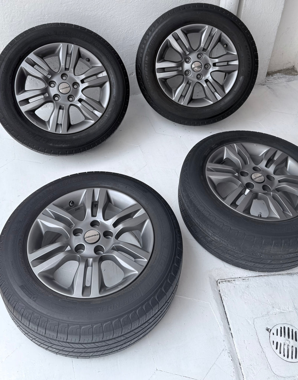 4 Rines con llantas 16” Dodge Voyager, Caravan, Avenger, Caliber y Jeep Liberty, Patriot, Compass y Wrangler – 5×114