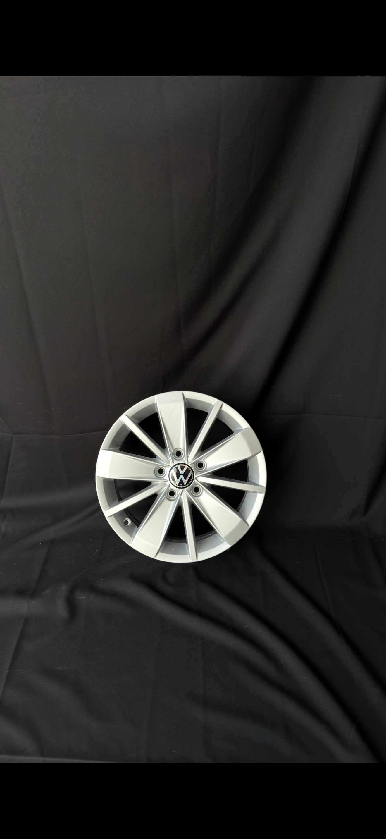 1 Rin 16” Volkswagen Golf Jetta MK6 MK7 Seminuevo 5x112