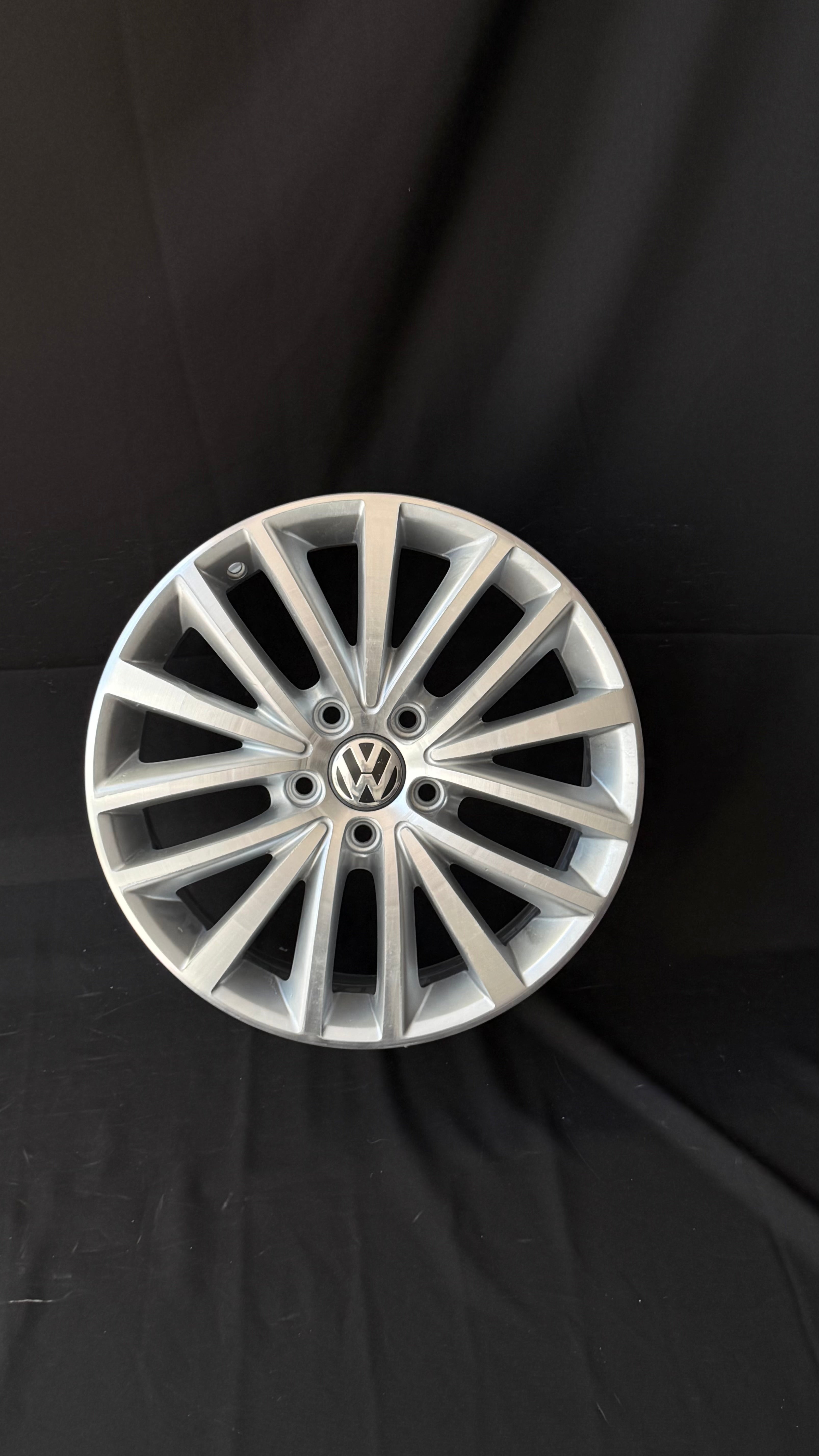 4 Rines 17” Volkswagen Jetta MK6 Sport Originales Seminuevos 5x112