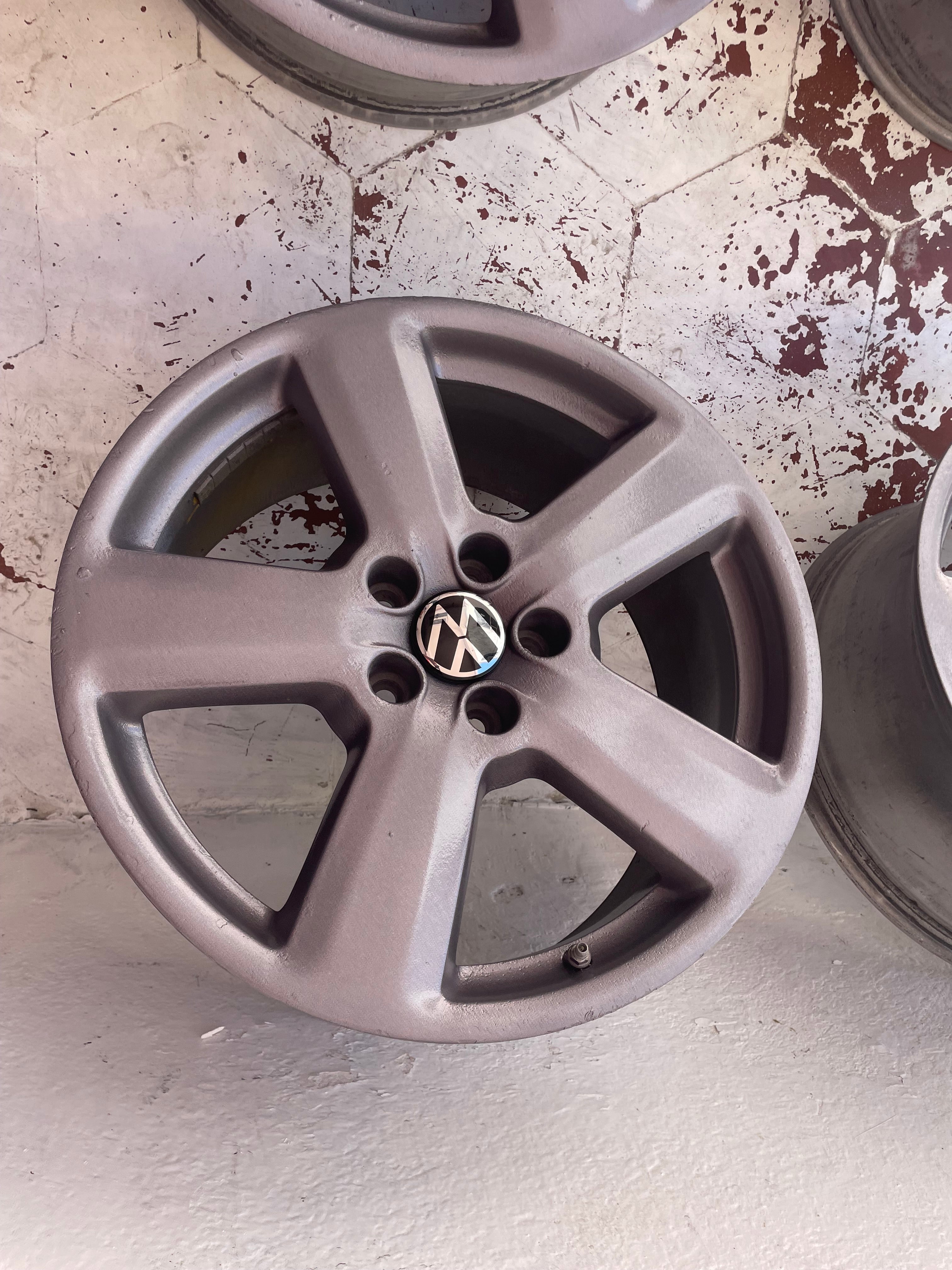 Rines Originales Volkswagen 18" para Jetta MK6 / MK7 - 5x112