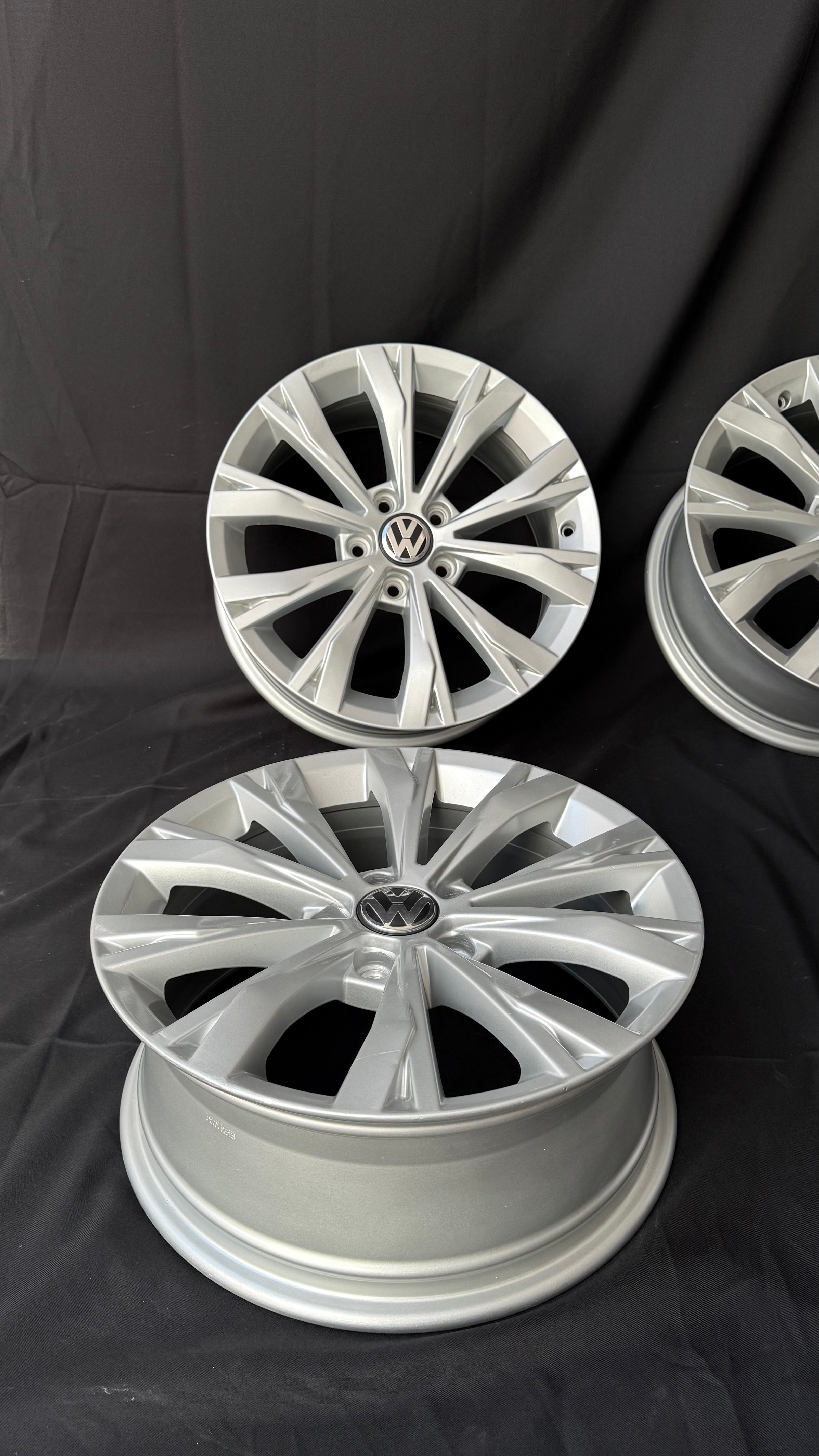 4 Rines 17” Volkswagen Tiguan Taos Golf Jetta MK6 MK7 Originales Seminuevos 5x112