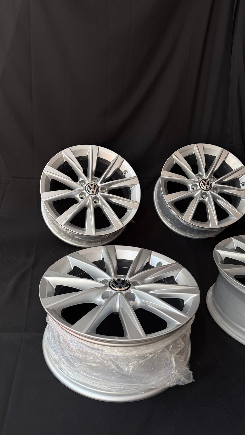 4 Rines 17” Volkswagen Tiguan Taos Golf Jetta MK6 MK7 Passat New Beetle Originales Nuevos 5x112