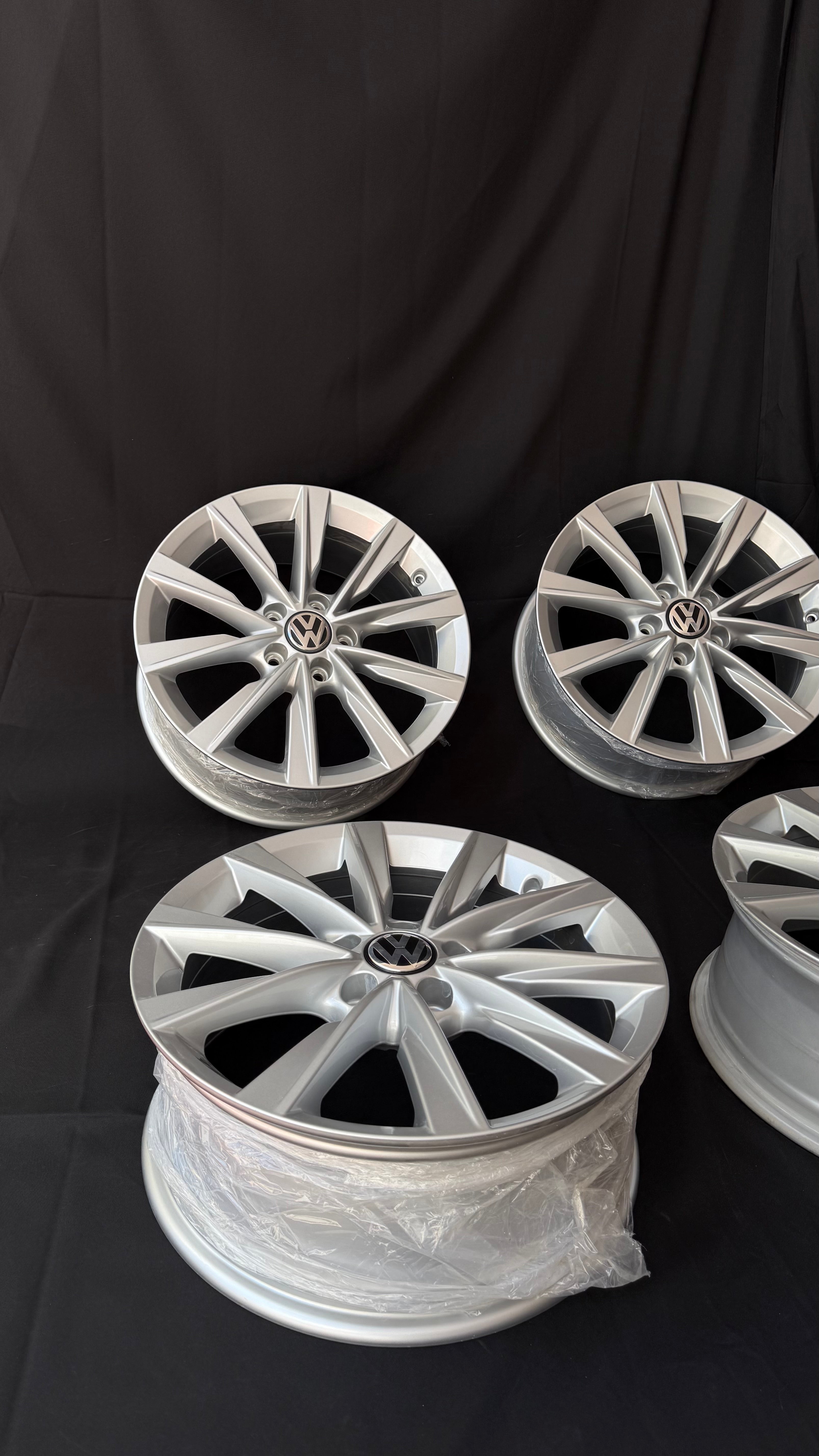 4 Rines 17” Volkswagen Tiguan Taos Golf Jetta MK6 MK7 Passat New Beetle Originales Nuevos 5x112