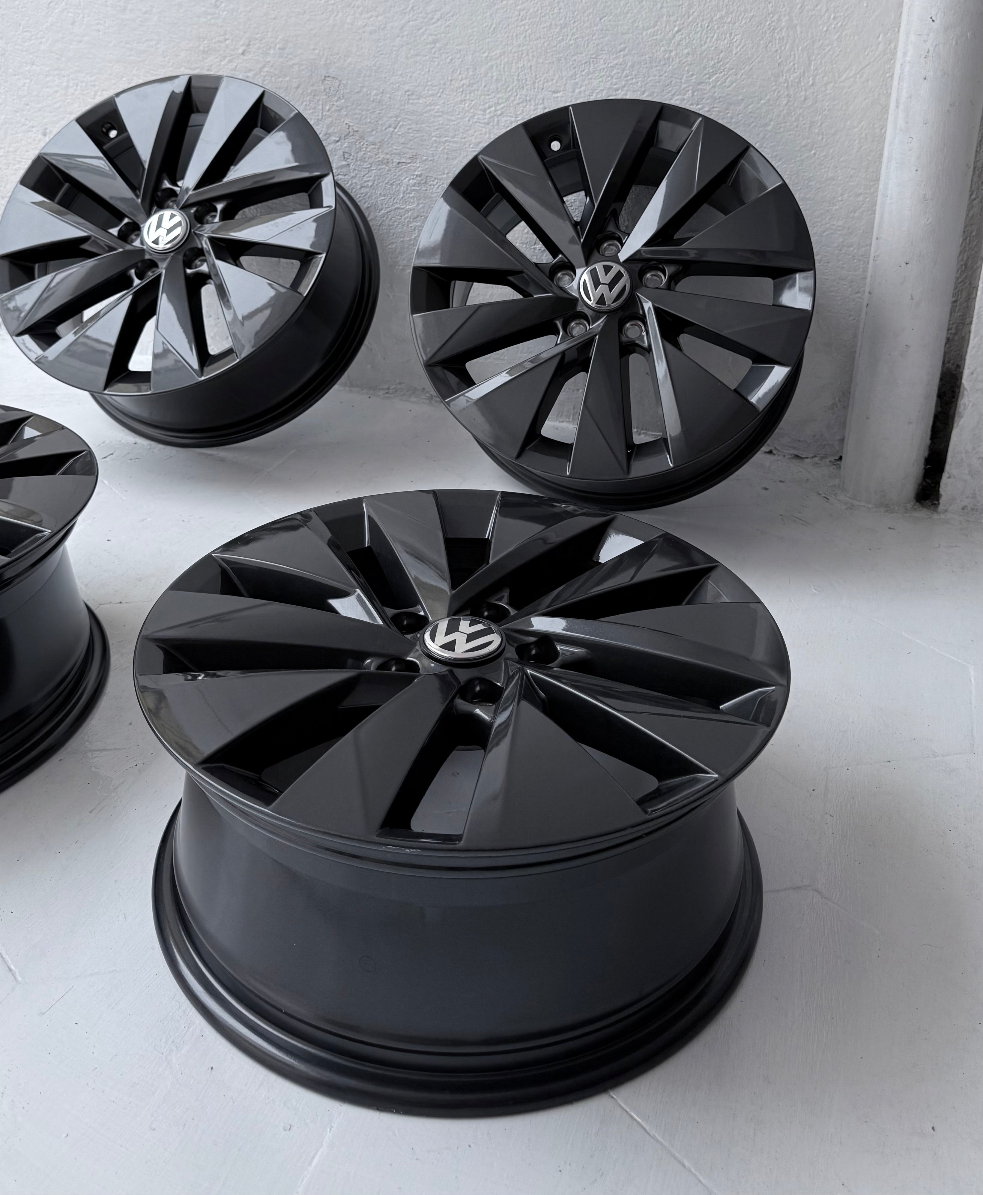 4 Rines 17” Volkswagen Taos, Tiguan, Golf, Jetta, Bora, Passat y New Beetle – 5×112