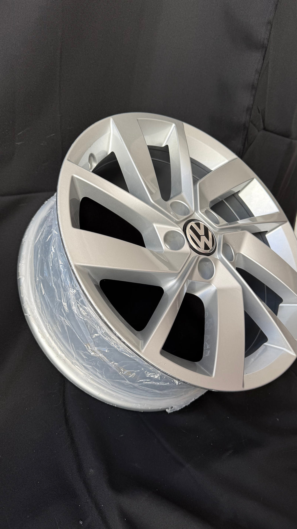1 Rin 17” Volkswagen Golf TSI Jetta A6 A7 Original Nuevo