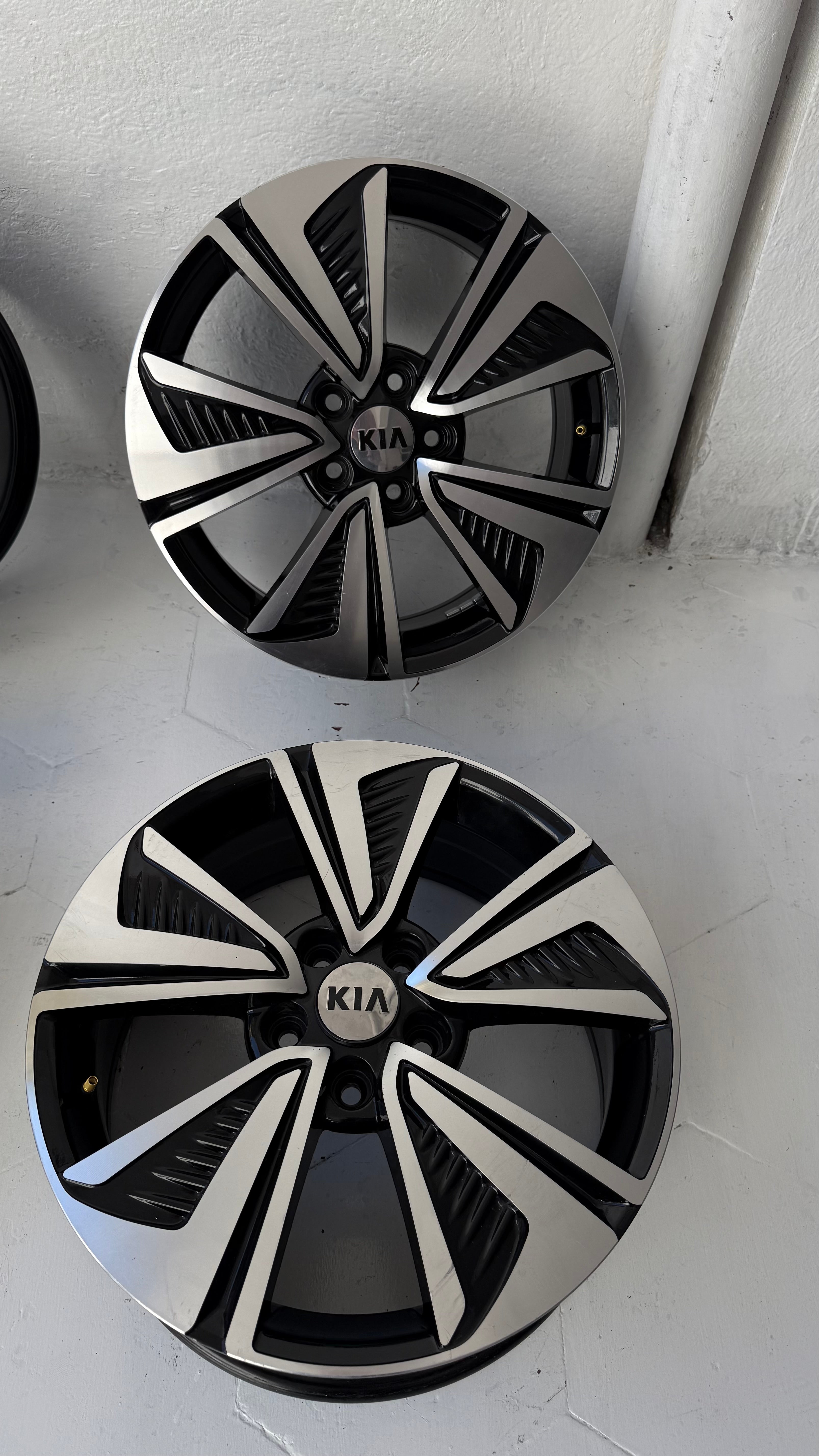 4 Rines 17” Kia Forte / Optima Originales Nuevos 5x114