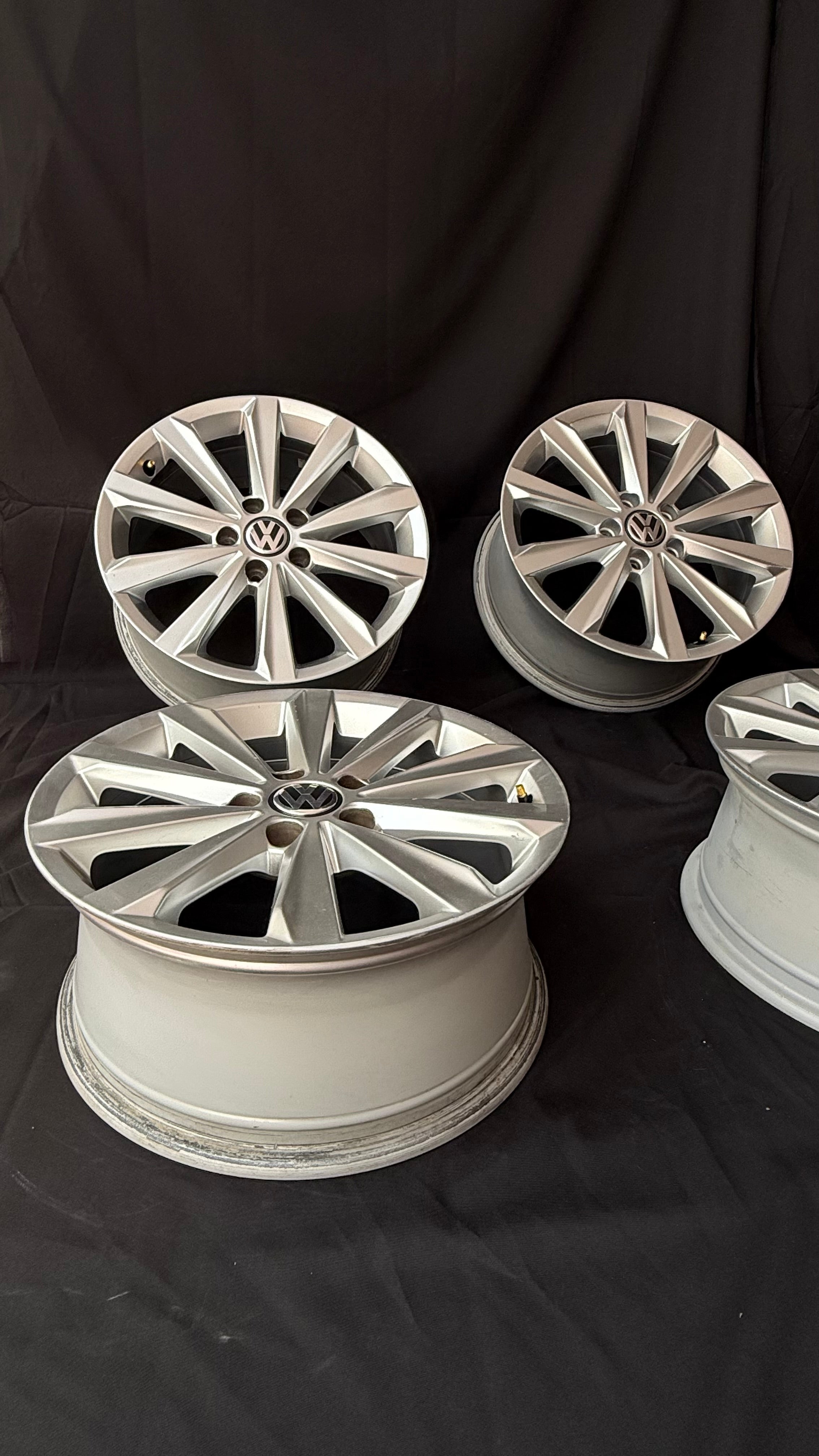4 Rines 17” Volkswagen Tiguan Taos Golf Jetta MK6 MK7 Passat New Beetle Originales Seminuevos 5x112