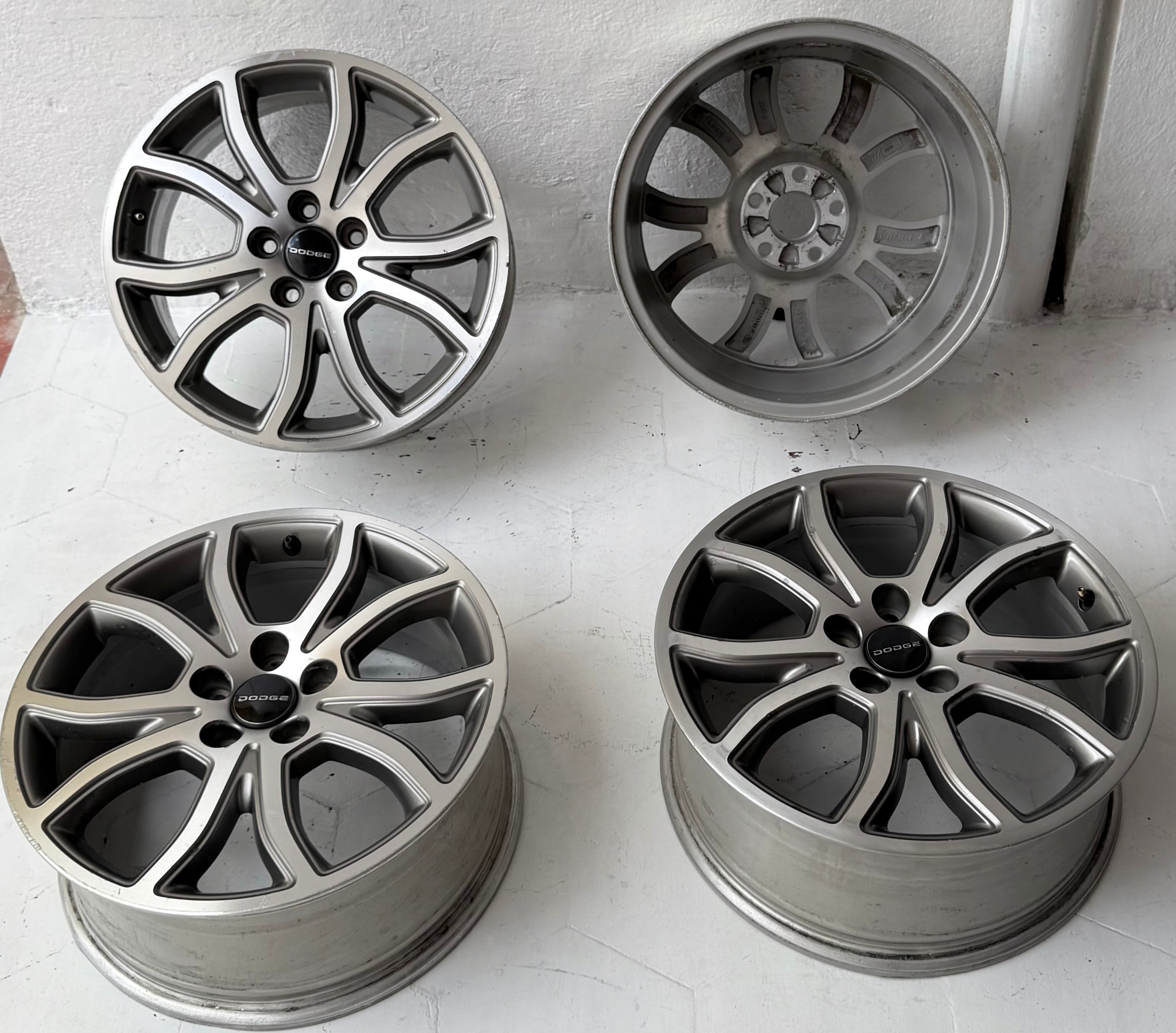 4 Rines 18” Dodge Charger, Avenger, 300C, Nitro, Jeep Liberty, Compass y Patriot – 5×114