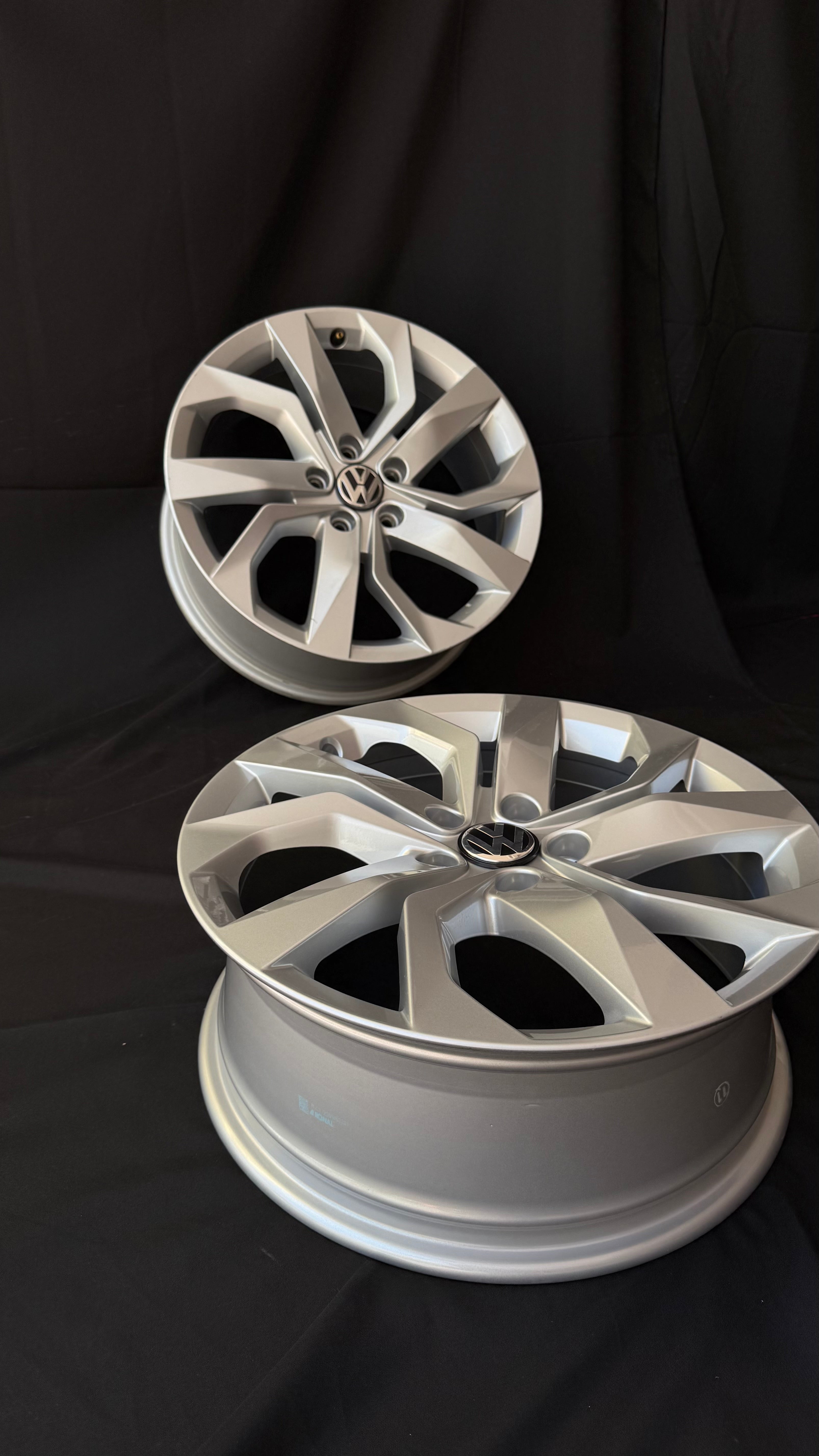 4 Rines 18” Volkswagen Tiguan Taos Golf Jetta MK6 MK7 Passat New Beetle Originales Nuevos 5x112