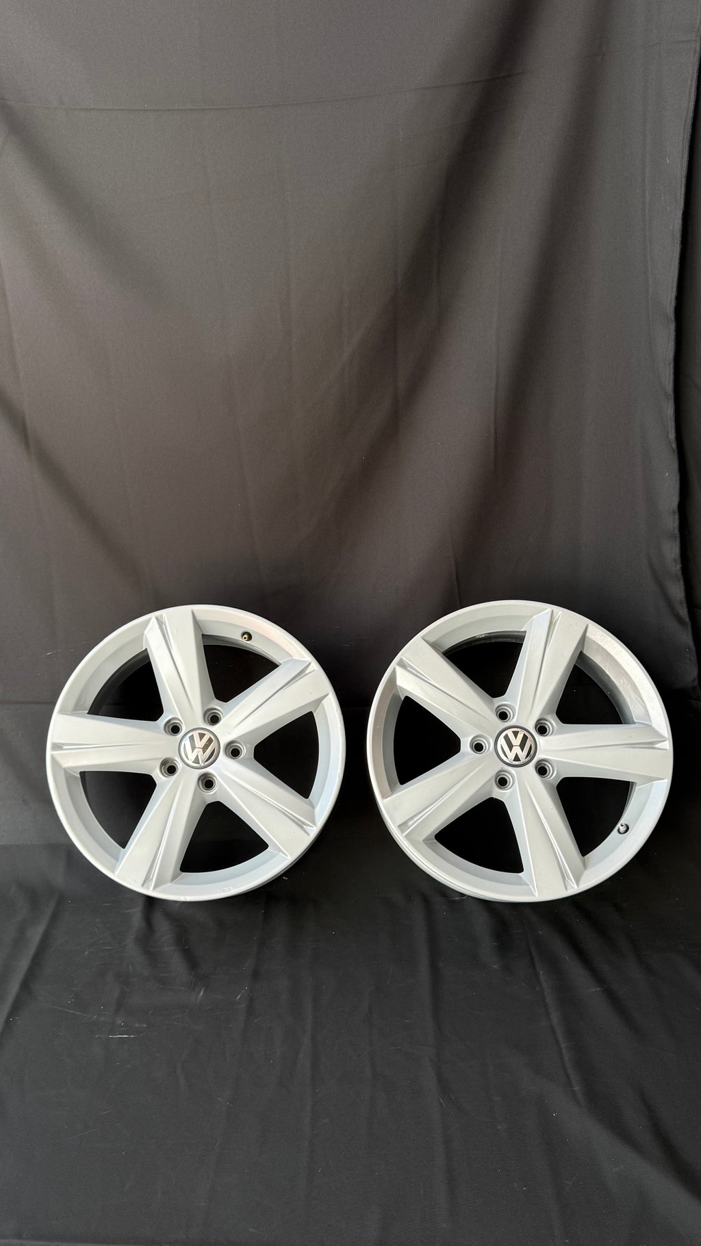 4 Rines 17” Volkswagen Golf Jetta Originales Seminuevos 5x112