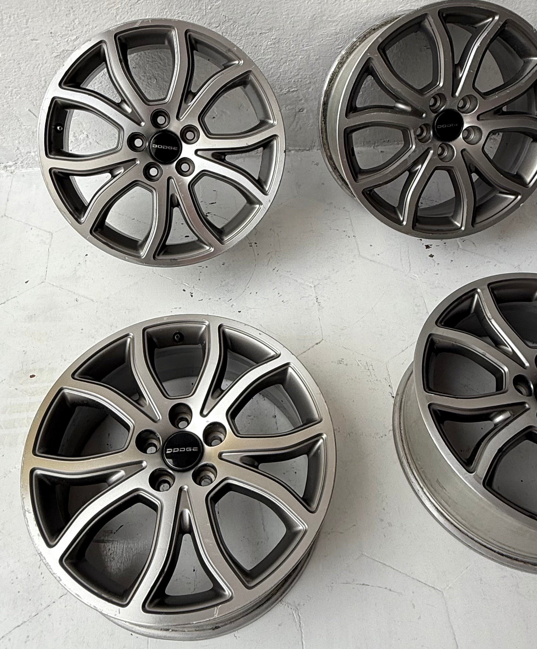 4 Rines 18” Dodge Charger, Avenger, 300C, Nitro, Jeep Liberty, Compass y Patriot – 5×114