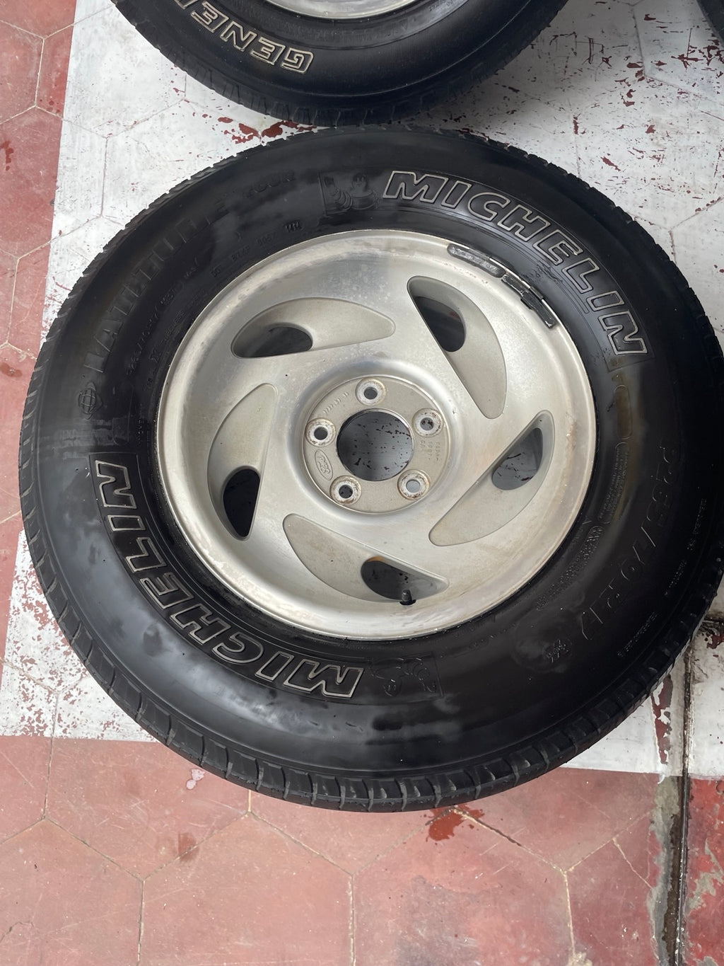 Juego de 4 Rines Originales Ford F-150 17” con Llantas – 5x135 – OEM