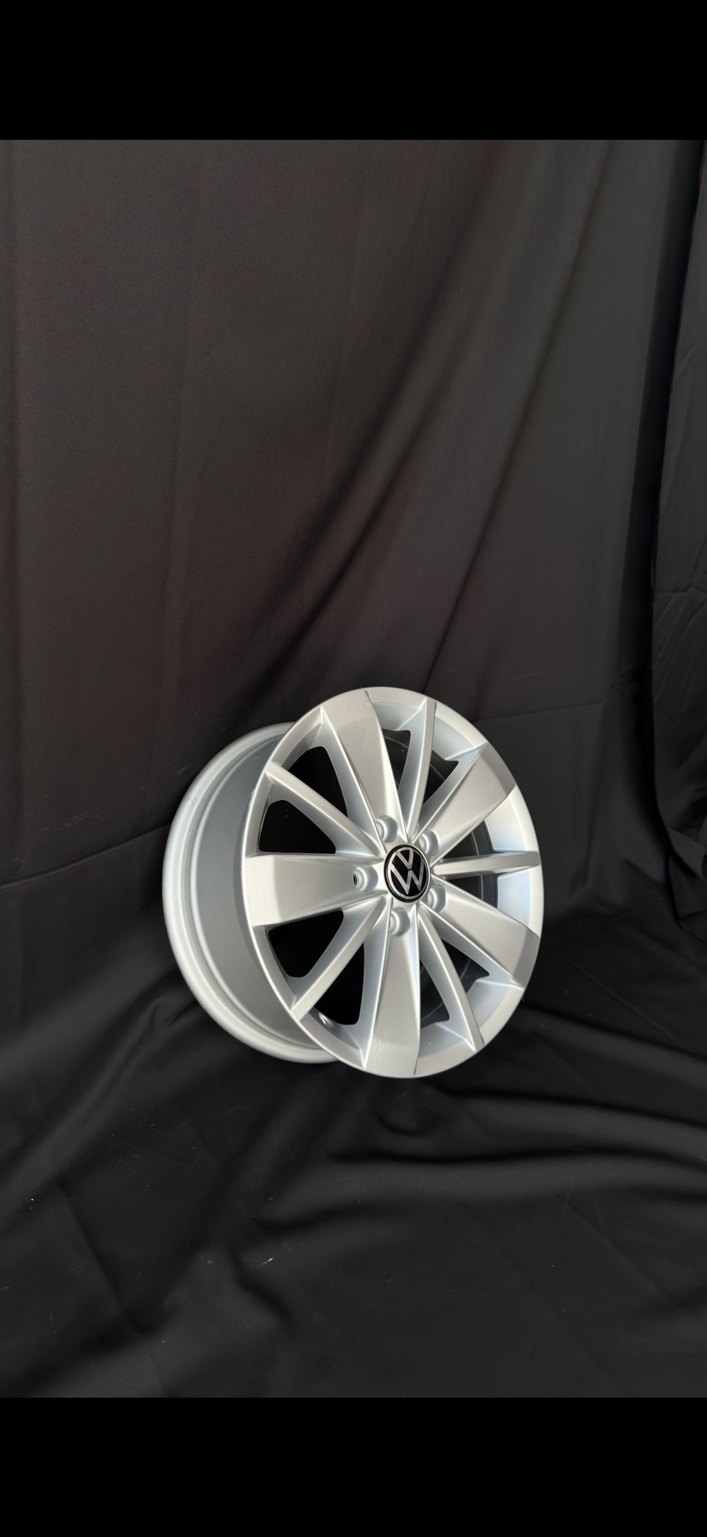 1 Rin 16” Volkswagen Golf Jetta MK6 MK7 Seminuevo 5x112