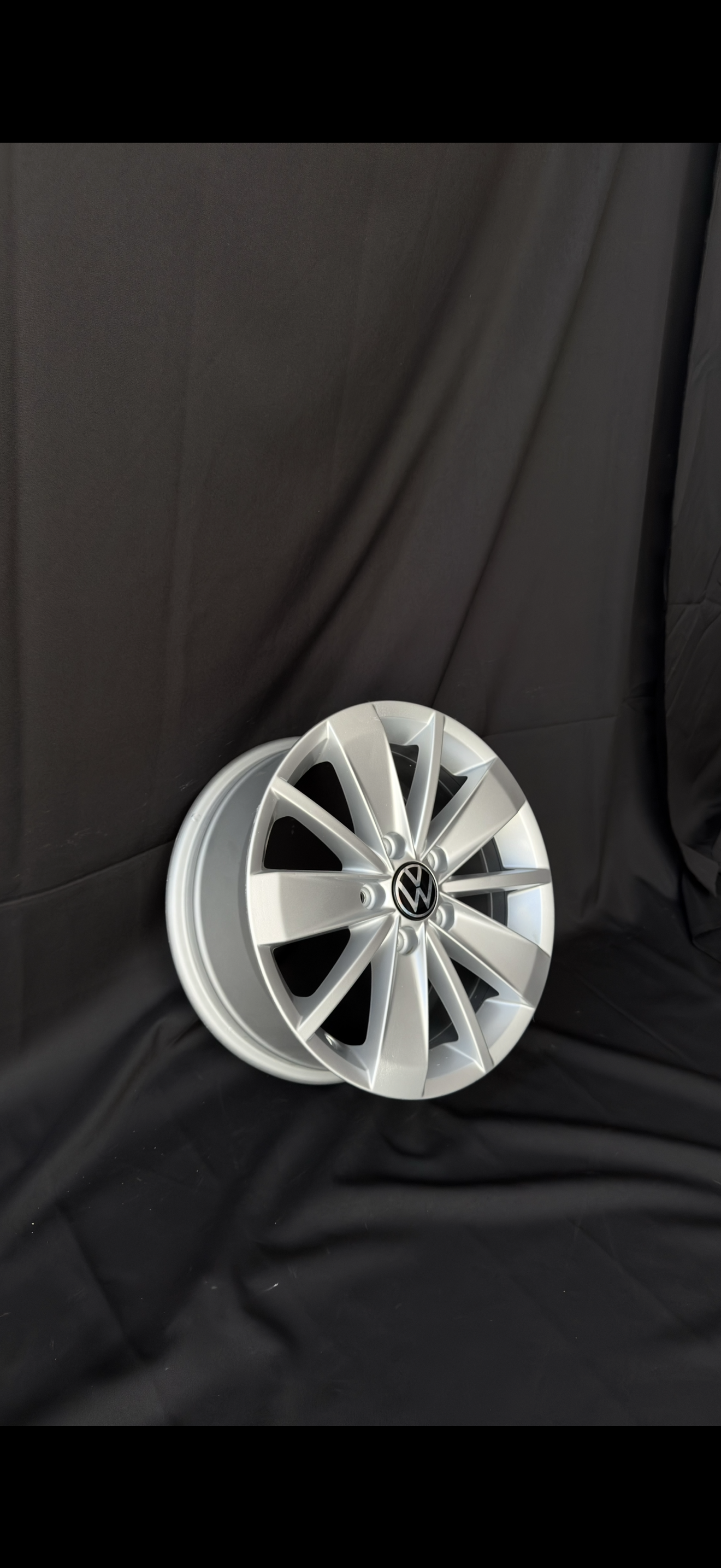 1 Rin 16” Volkswagen Golf Jetta MK6 MK7 Seminuevo 5x112