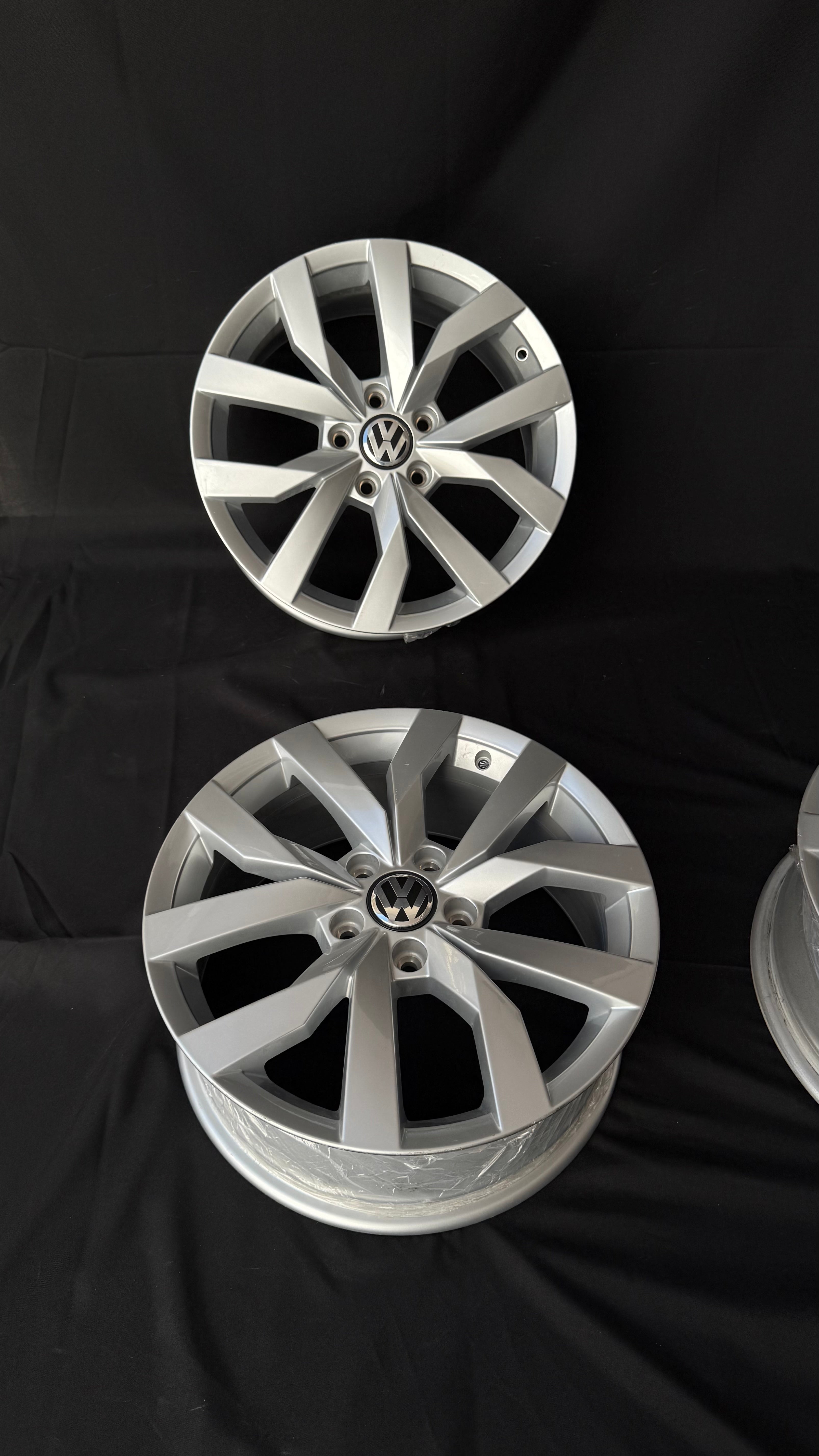 4 Rines 17” Volkswagen Golf TSI Jetta A7 A6 Originales Nuevos