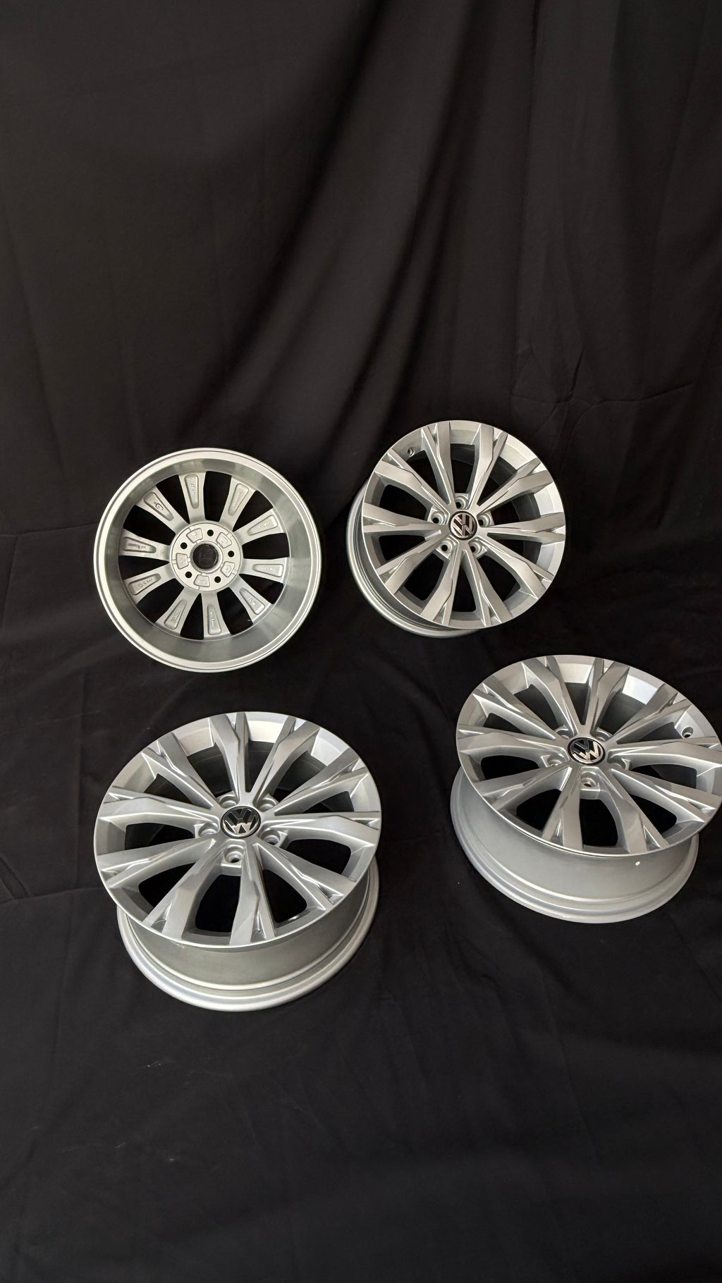 4 Rines 17” Volkswagen Tiguan Taos Golf Jetta MK6 MK7 Originales Seminuevos 5x112
