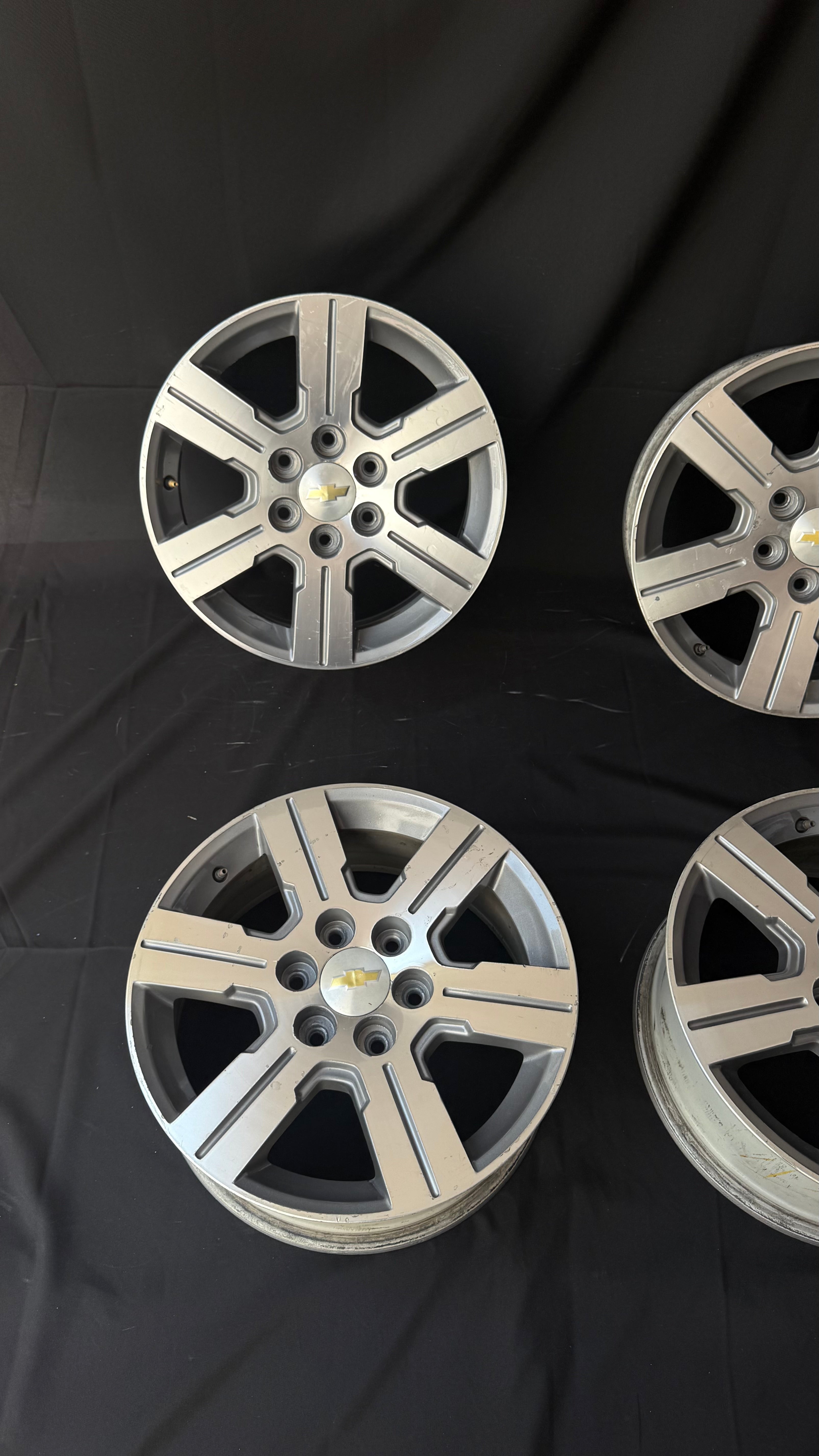 4 Rines 18” Chevrolet Silverado / GMC Suburban / Cheyenne / Express Van Originales