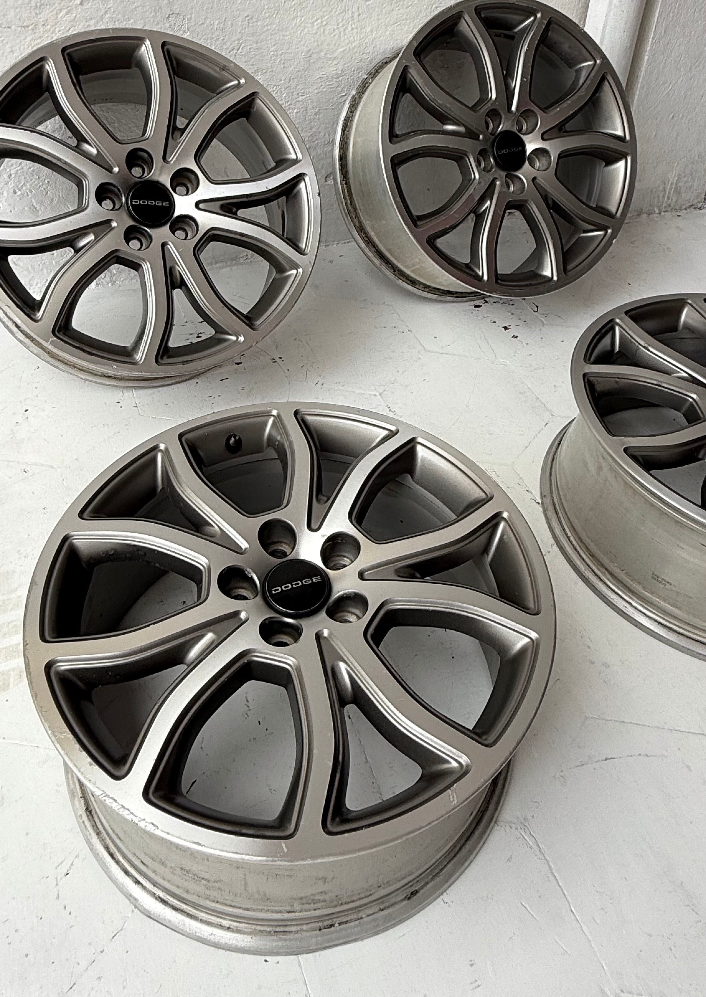 4 Rines 18” Dodge Charger, Avenger, 300C, Nitro, Jeep Liberty, Compass y Patriot – 5×114