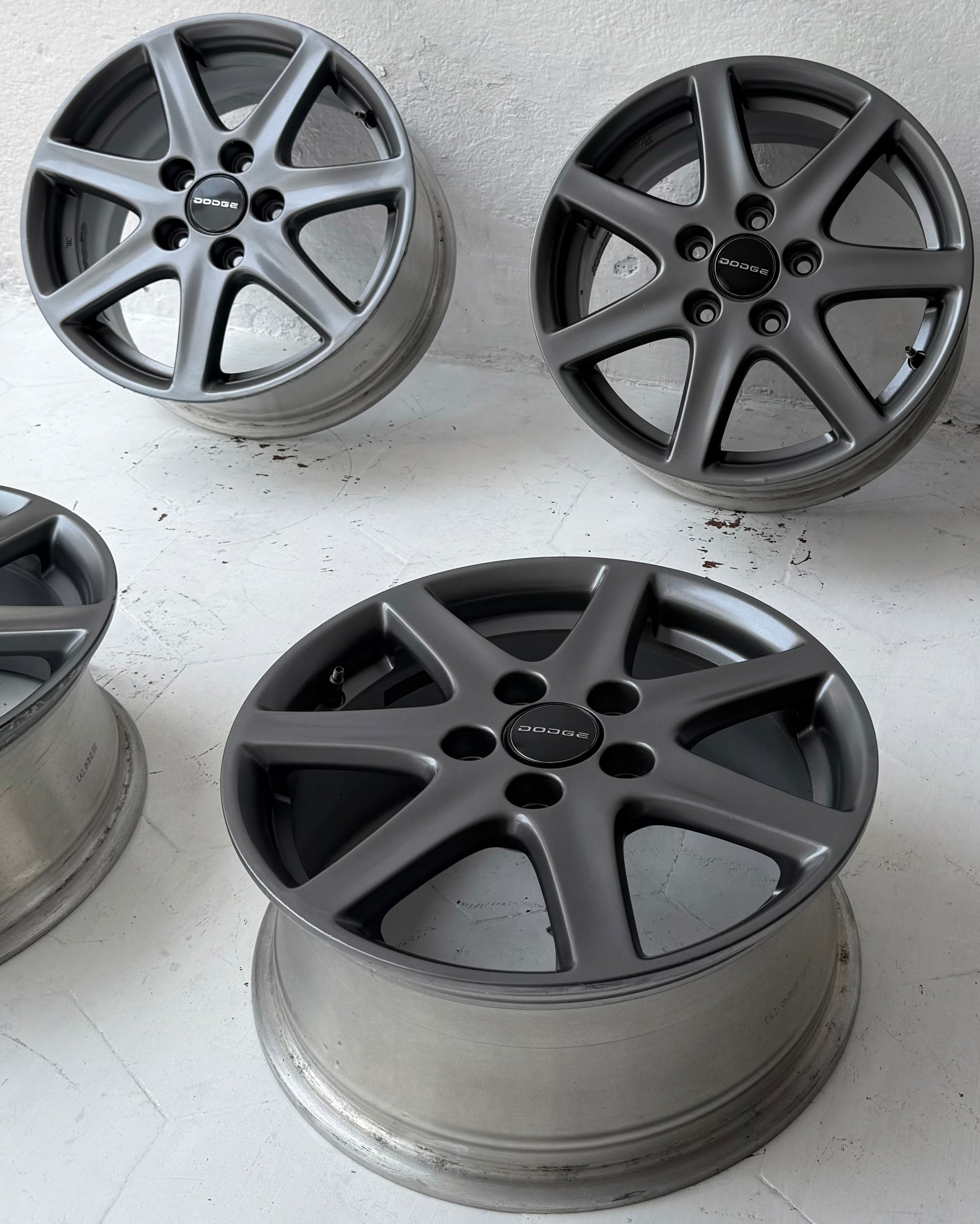 4 Rines 16” Dodge Caravan, Voyager, Avenger, Caliber, Jeep Liberty, Patriot y Nitro – 5×114