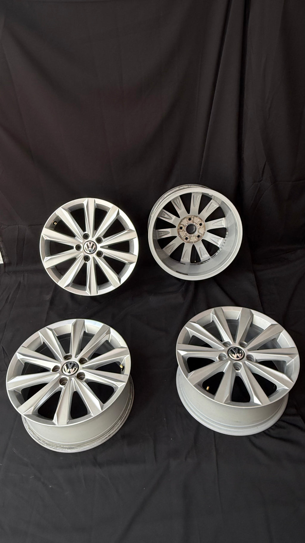 4 Rines 17” Volkswagen Tiguan Taos Golf Jetta MK6 MK7 Passat New Beetle Originales Seminuevos 5x112