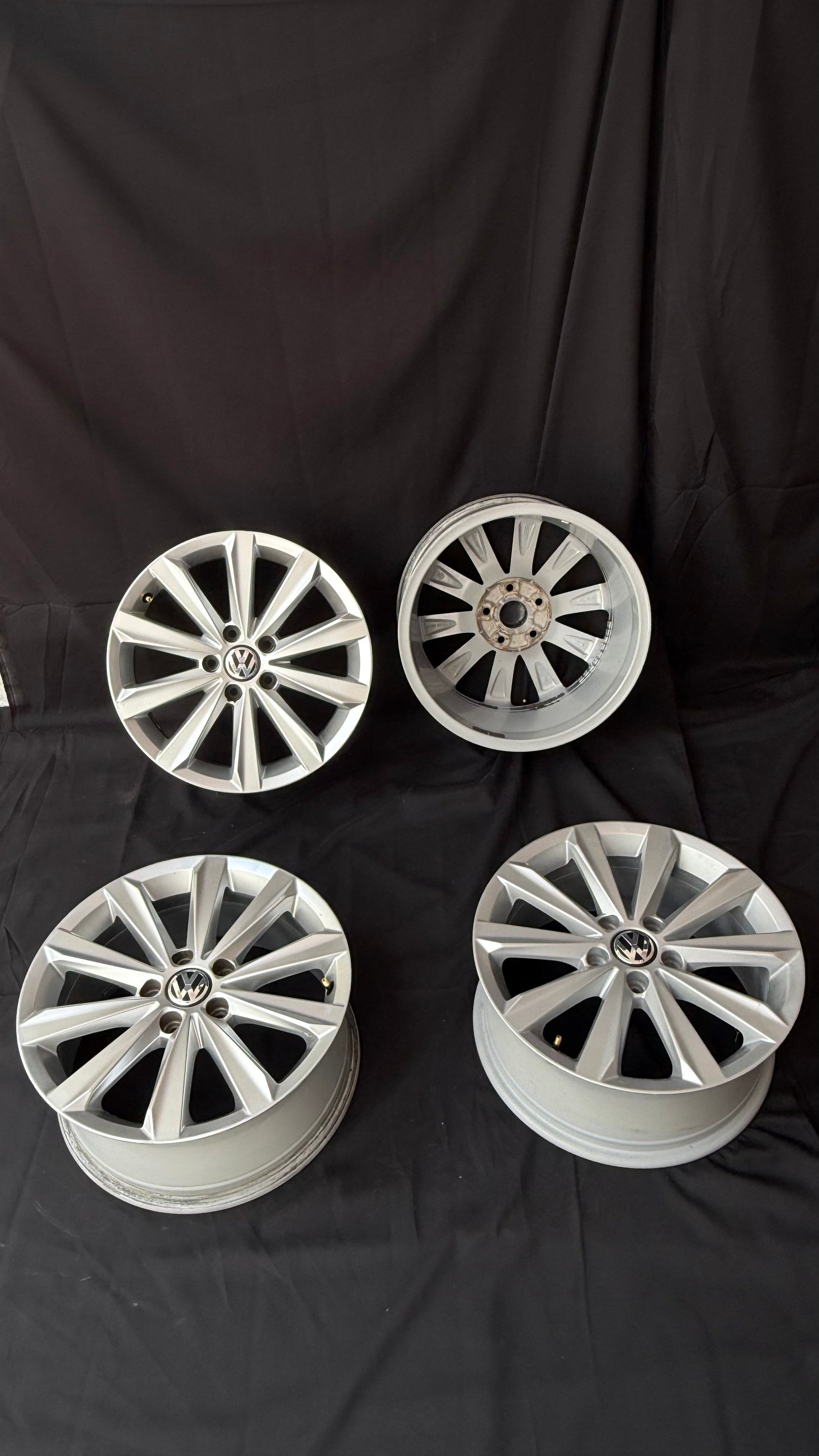 4 Rines 17” Volkswagen Tiguan Taos Golf Jetta MK6 MK7 Passat New Beetle Originales Seminuevos 5x112