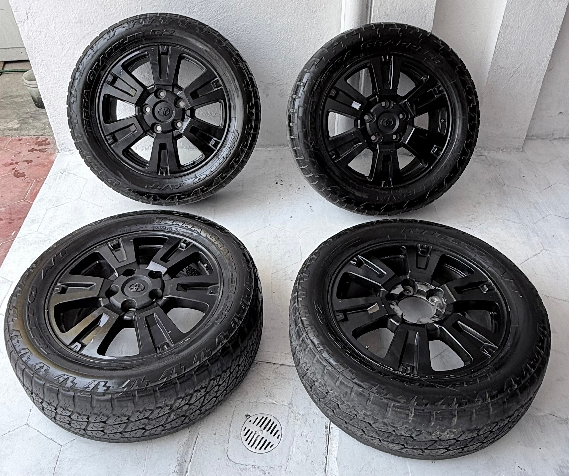 4 Rines con llantas 20” Toyota Tundra – 5×150