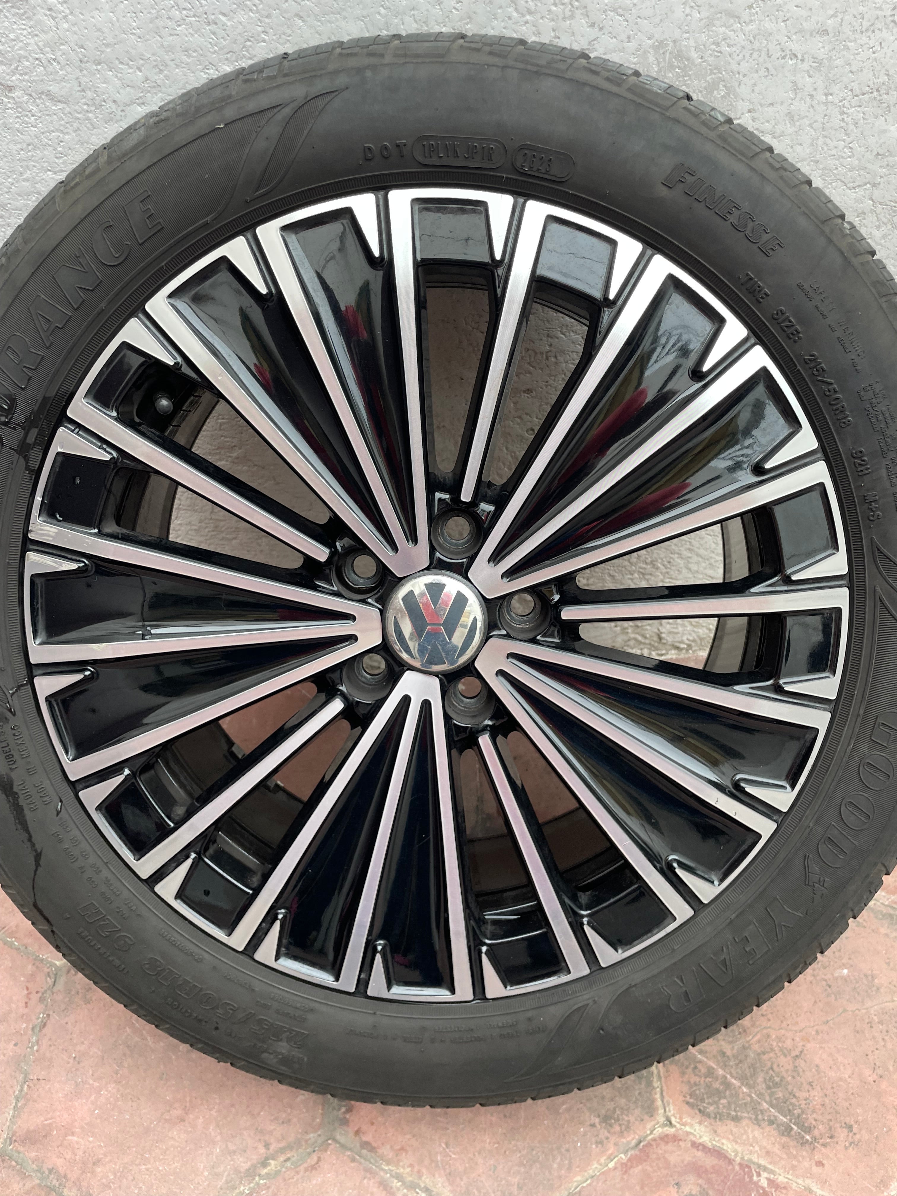4 Rines 18” Volkswagen TAOS TiGUAN Originales Volkswagen 5:112 b