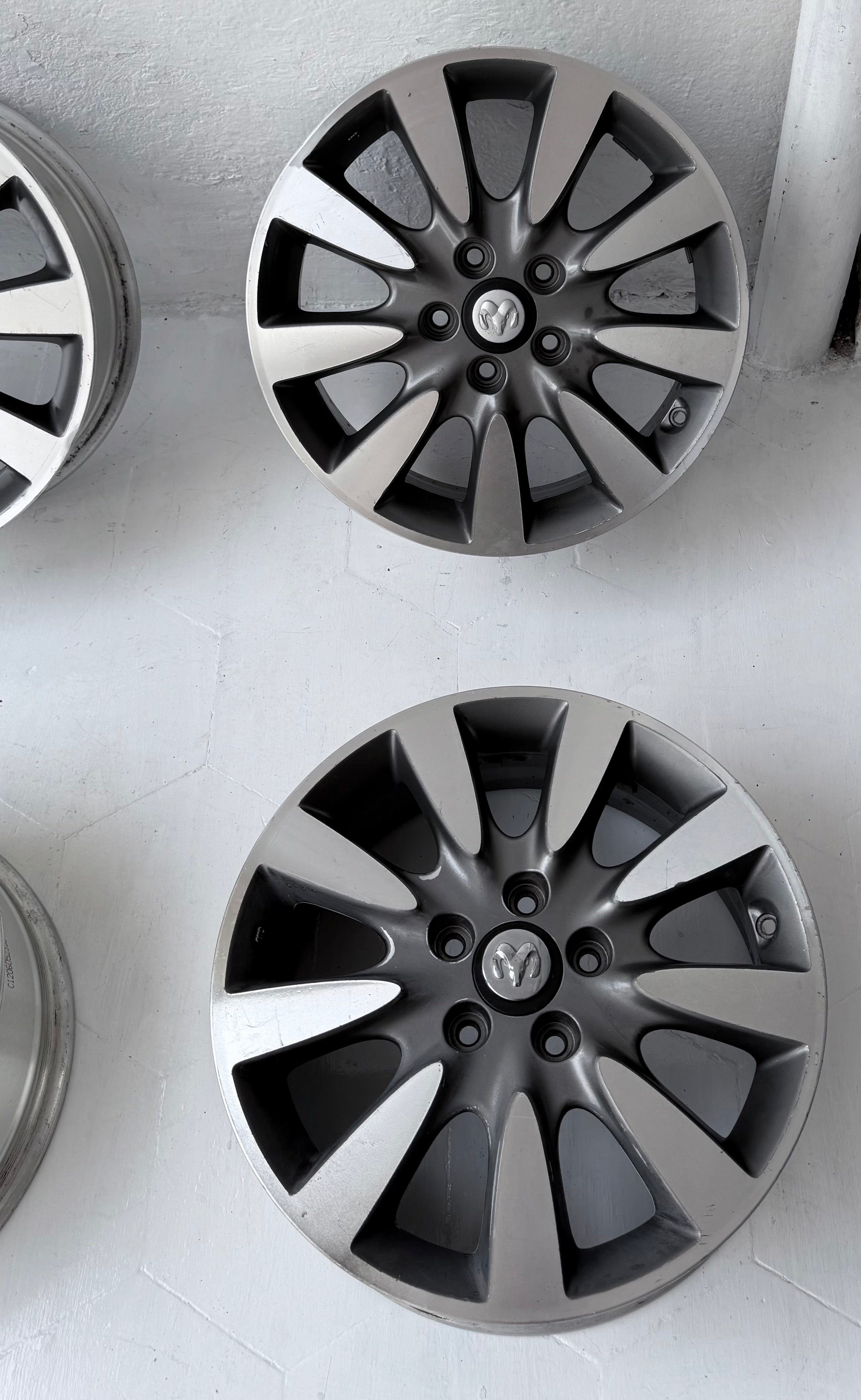 4 Rines 17” Jeep Liberty, Compass y Patriot – 5×114