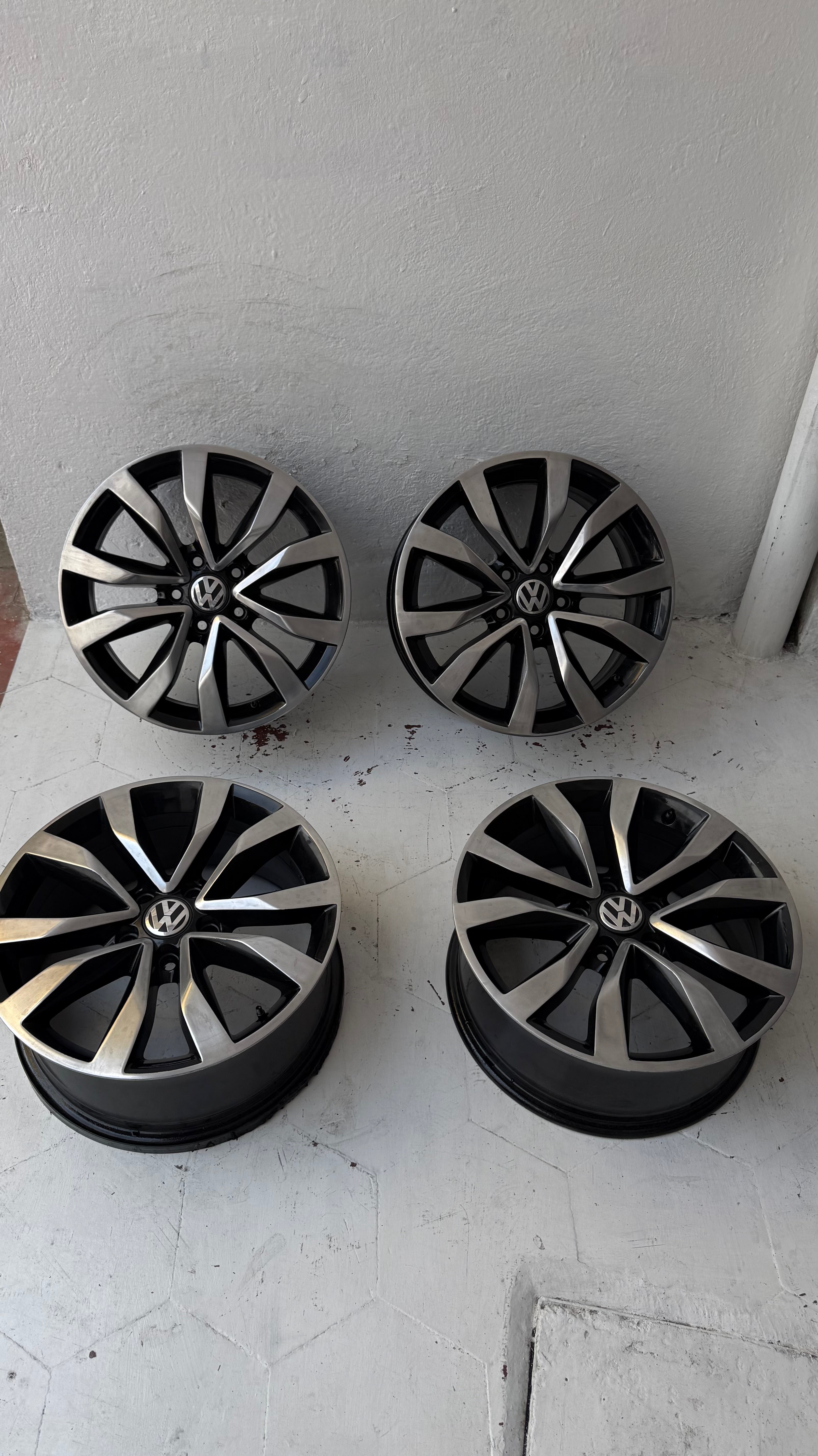 4 Rines 17” Volkswagen Tiguan / Taos / Golf / Jetta – 5×112