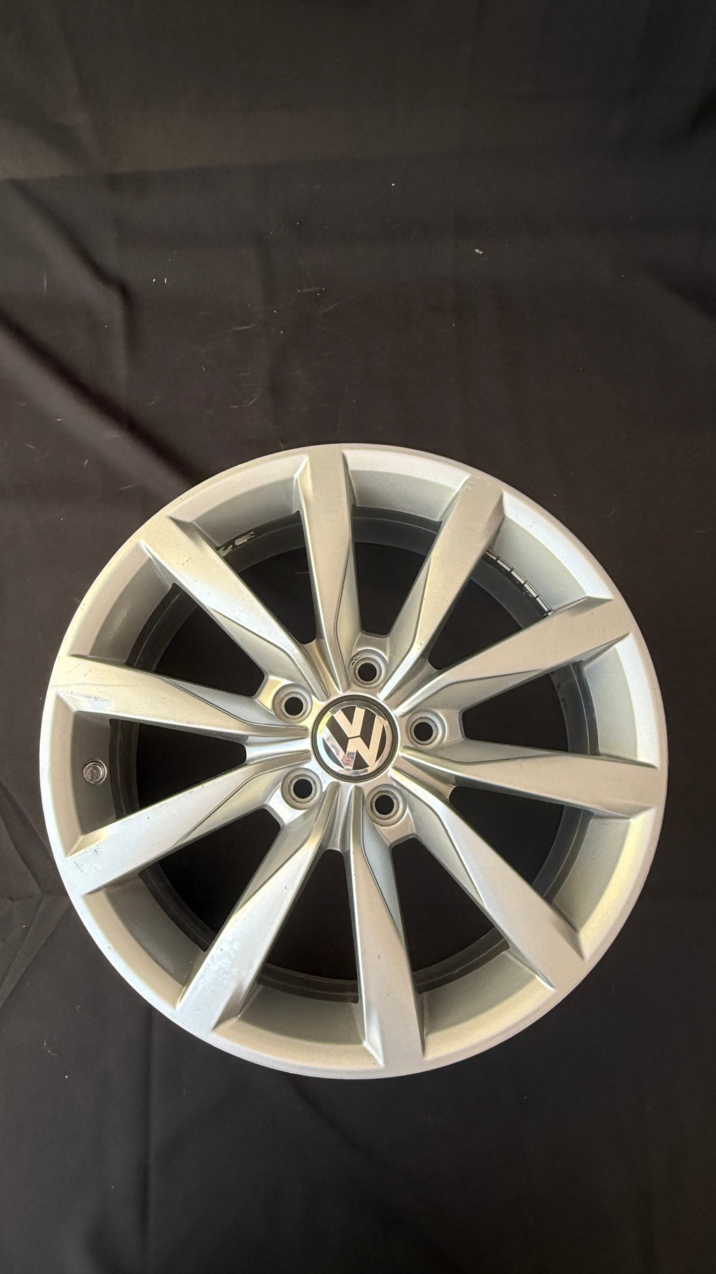 1 Rin 17” Volkswagen Golf TSI MK6 MK7 Original Seminuevo 5x112