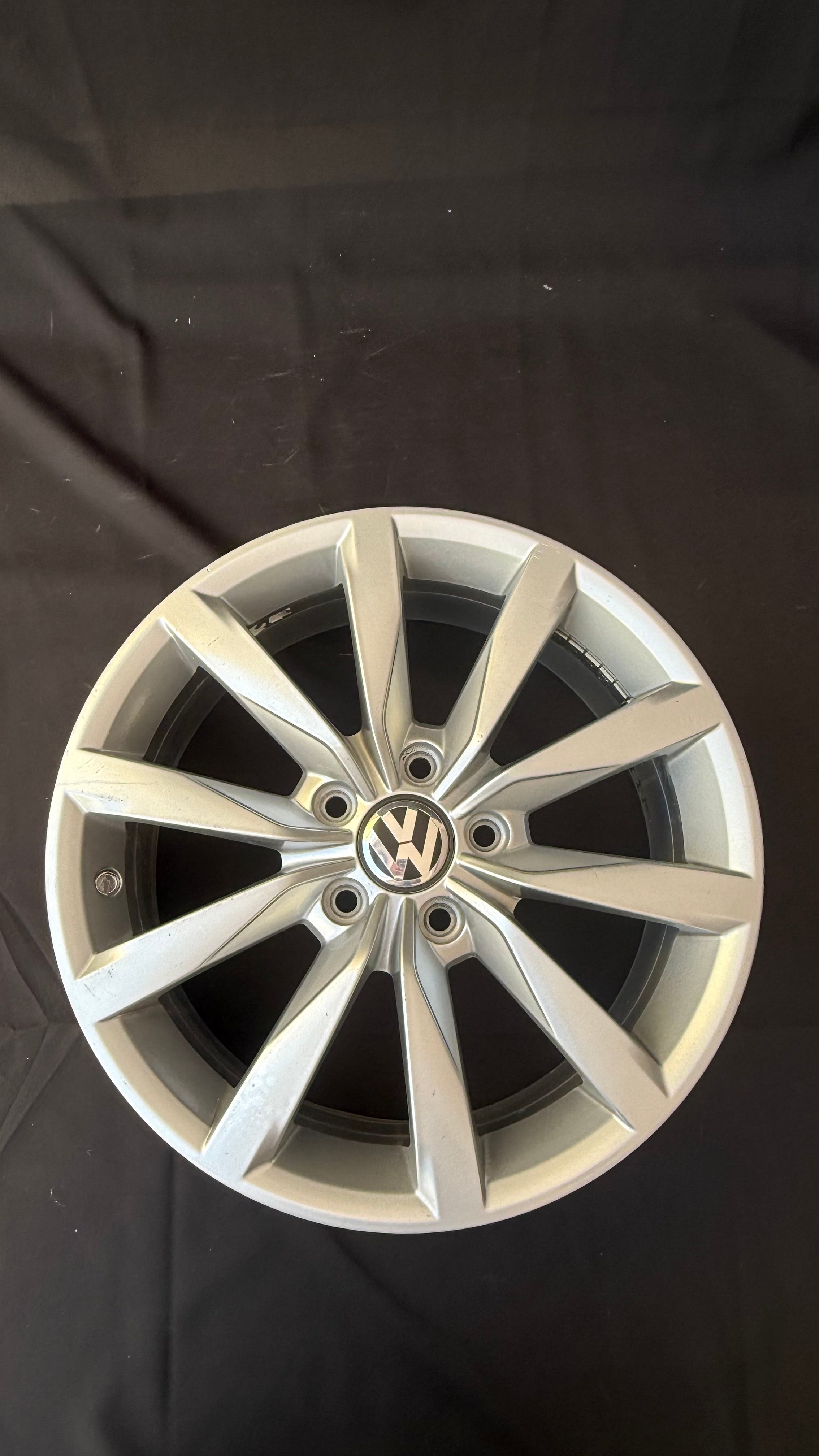 1 Rin 17” Volkswagen Golf TSI MK6 MK7 Original Seminuevo 5x112