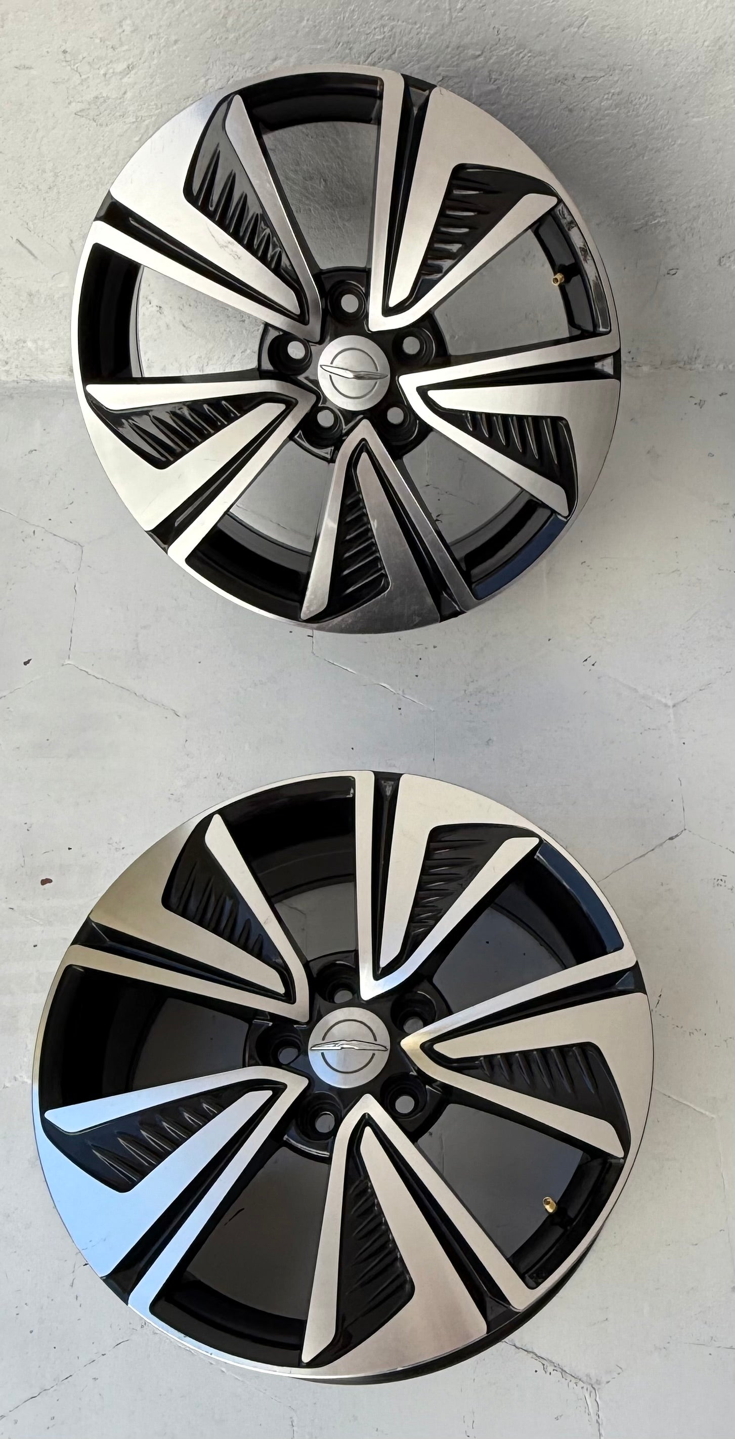 4 Rines 17” Jeep Liberty Compass Patriot Nitro Voyager Caravan Avenger Nuevos Originales