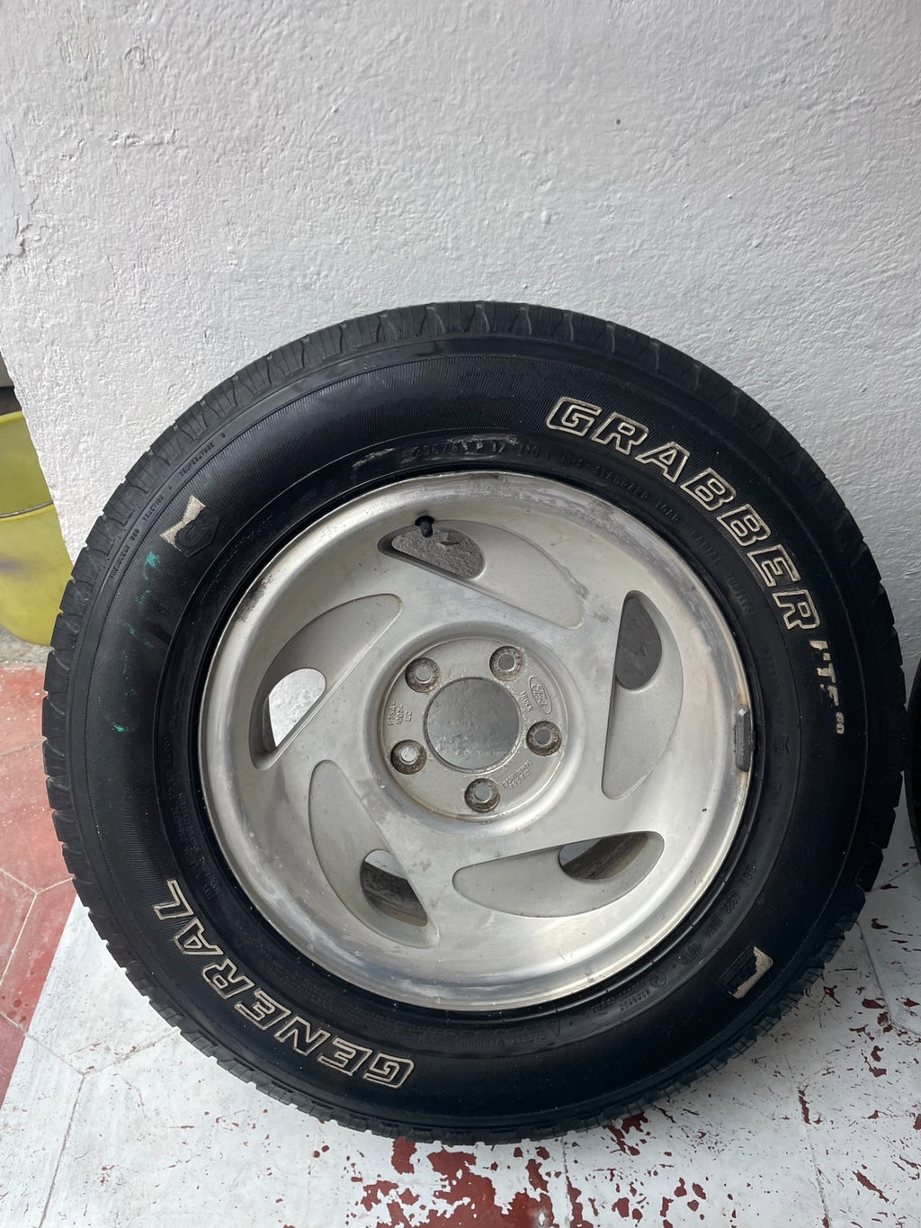 Juego de 4 Rines Originales Ford F-150 17” con Llantas – 5x135 – OEM