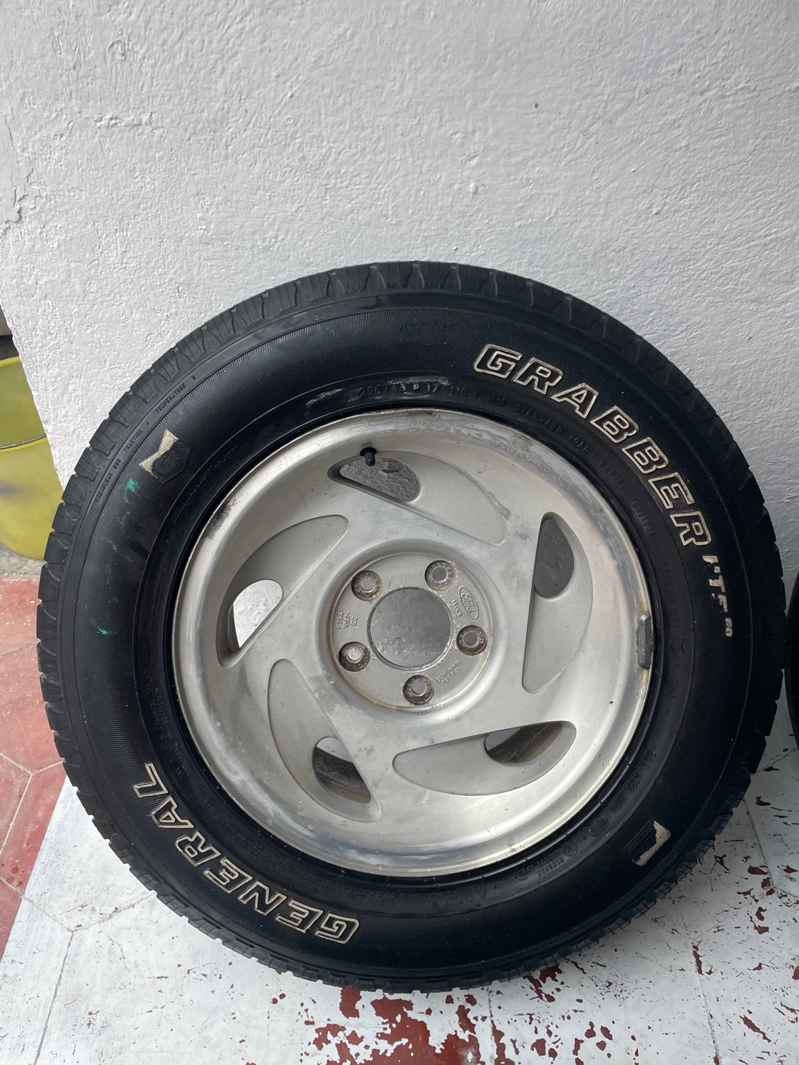Juego de 4 Rines Originales Ford F-150 17” con Llantas – 5x135 – OEM