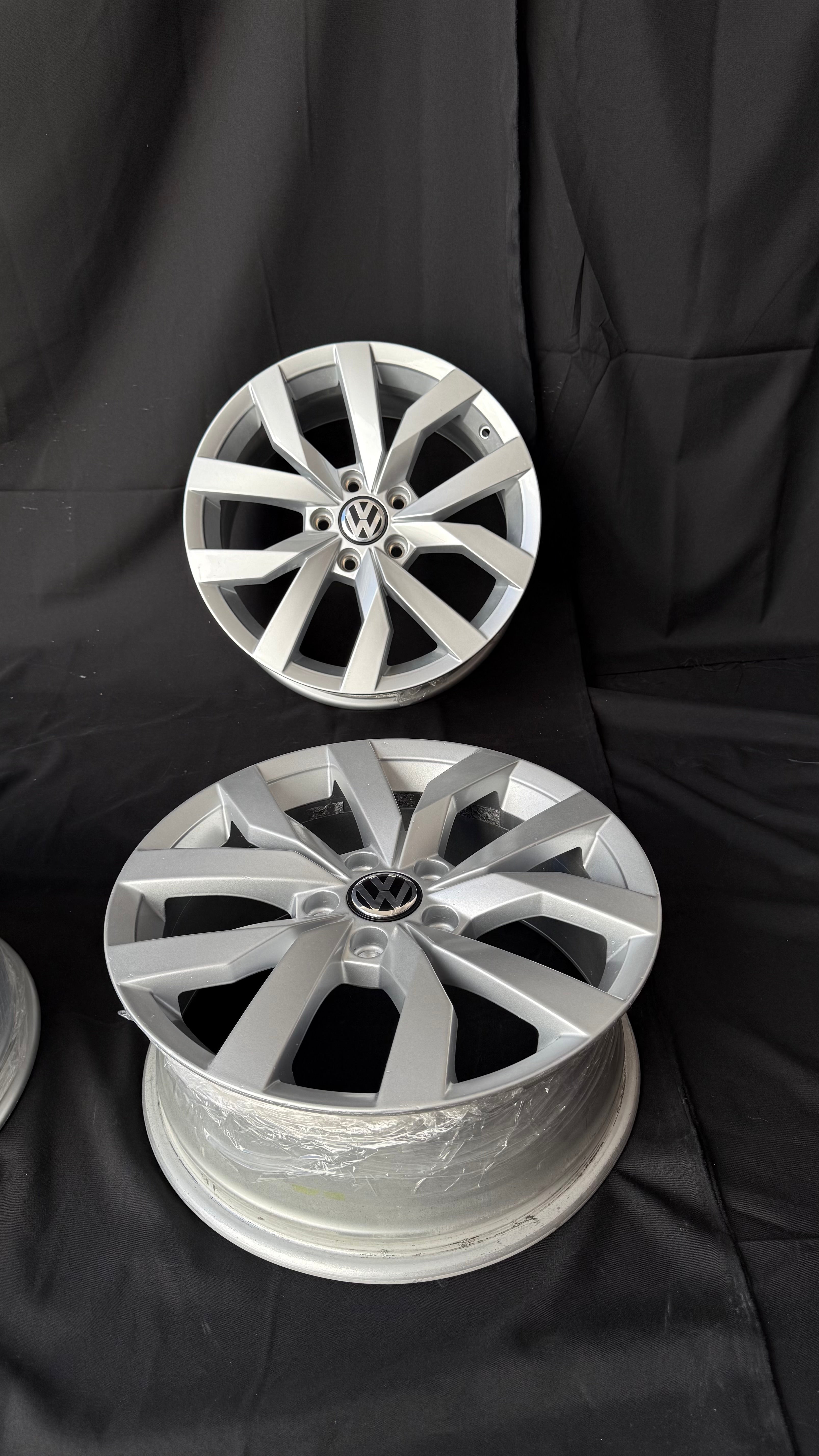 4 Rines 17” Volkswagen Golf TSI Jetta A6 A7 Originales Seminuevos