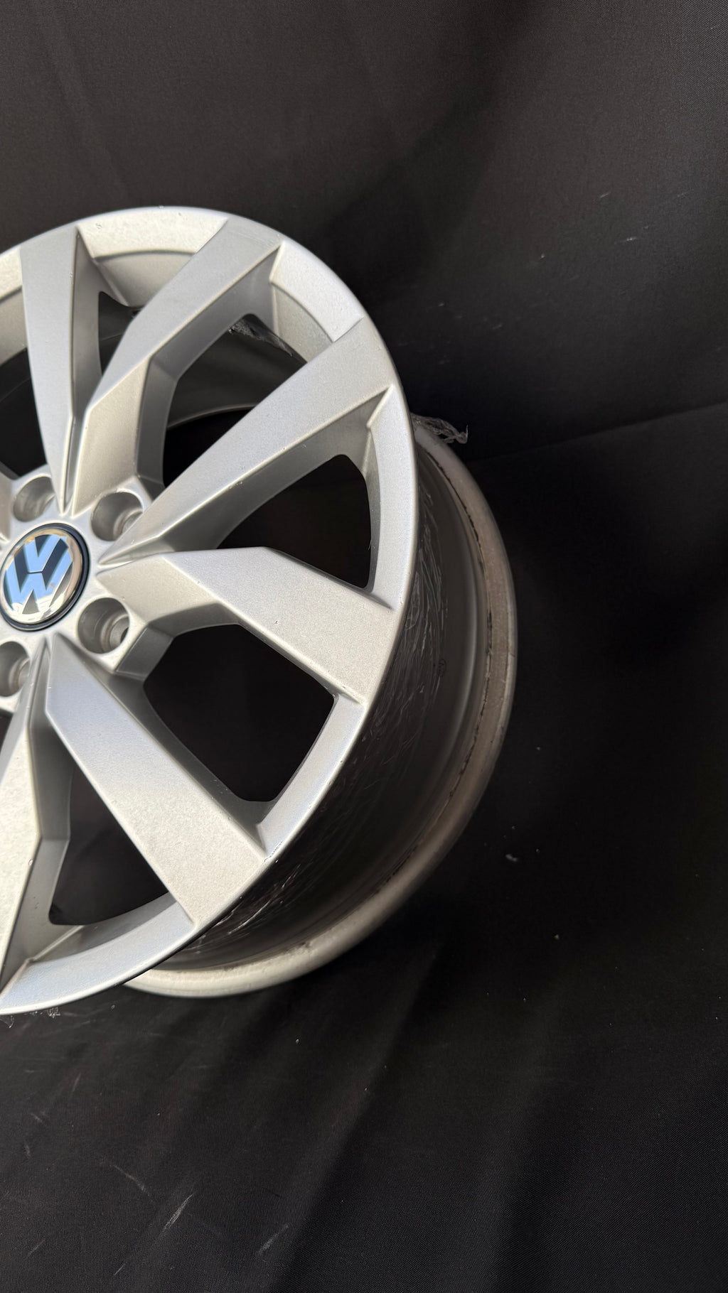 1 Rin 17” Volkswagen Golf TSI Jetta A6 A7 Original Seminuevo