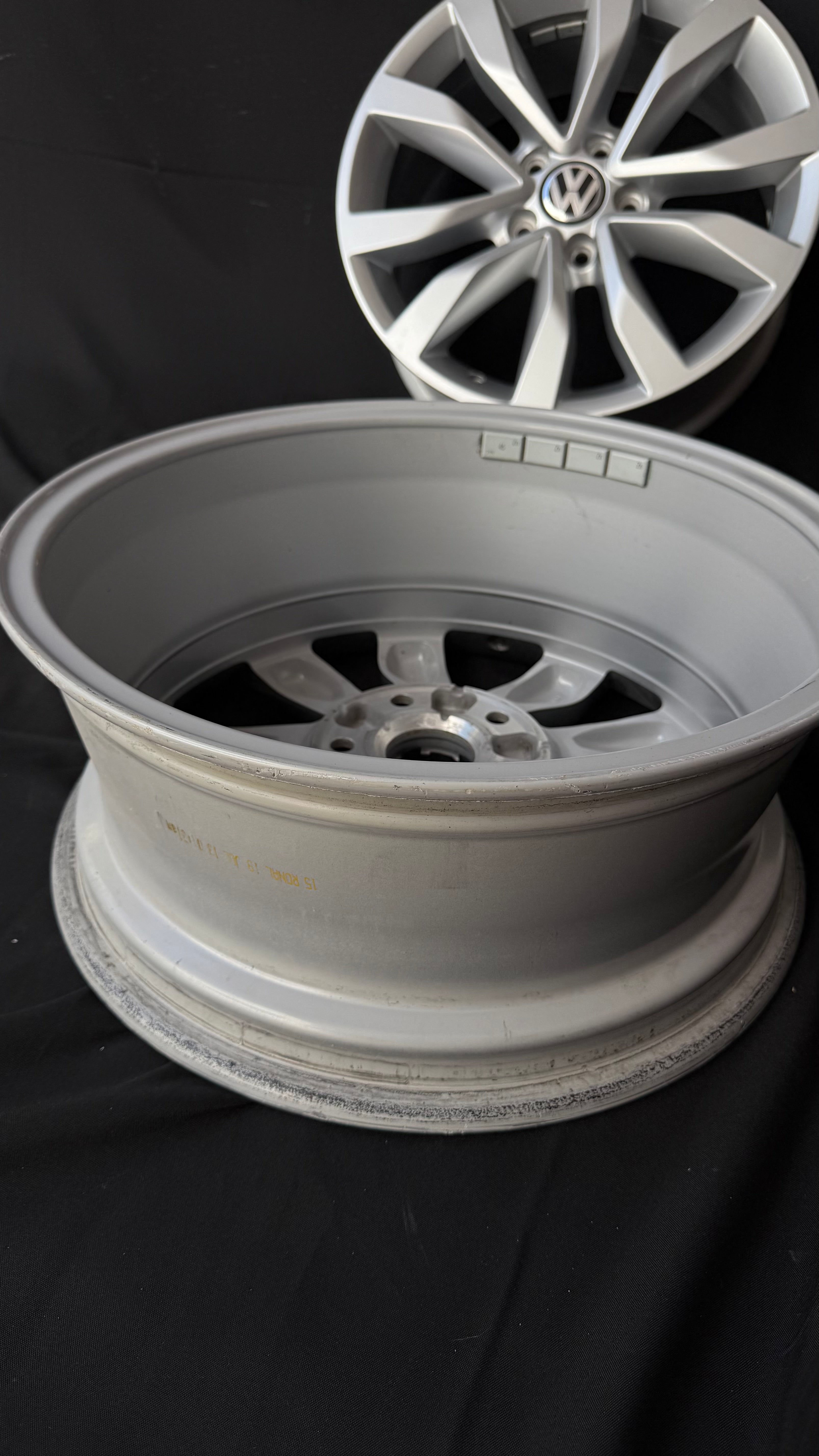 4 Rines 17” Volkswagen Originales Seminuevos Tiguan Taos Golf Jetta MK6 MK7 Passat New Beetle